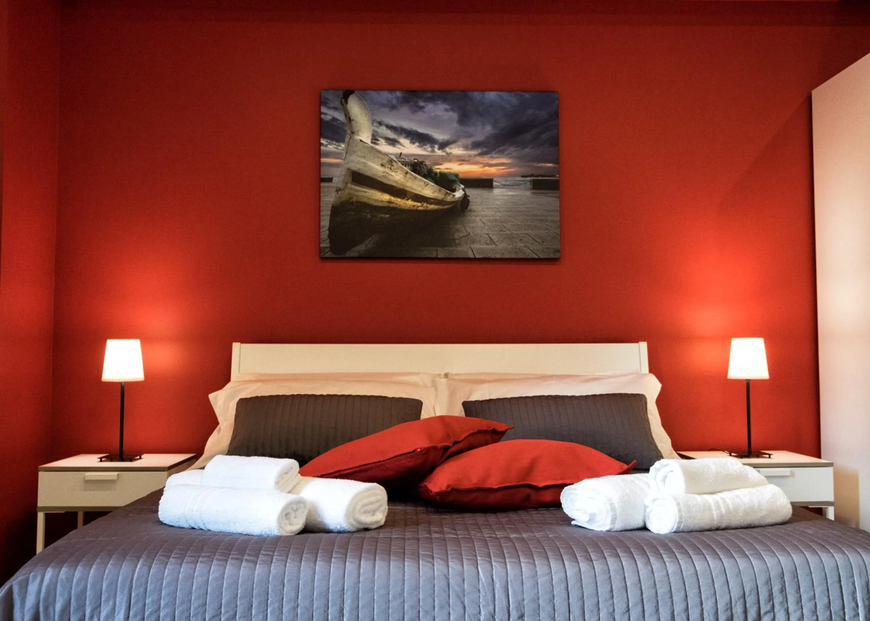 Photo of the whole room, Bed in Niria