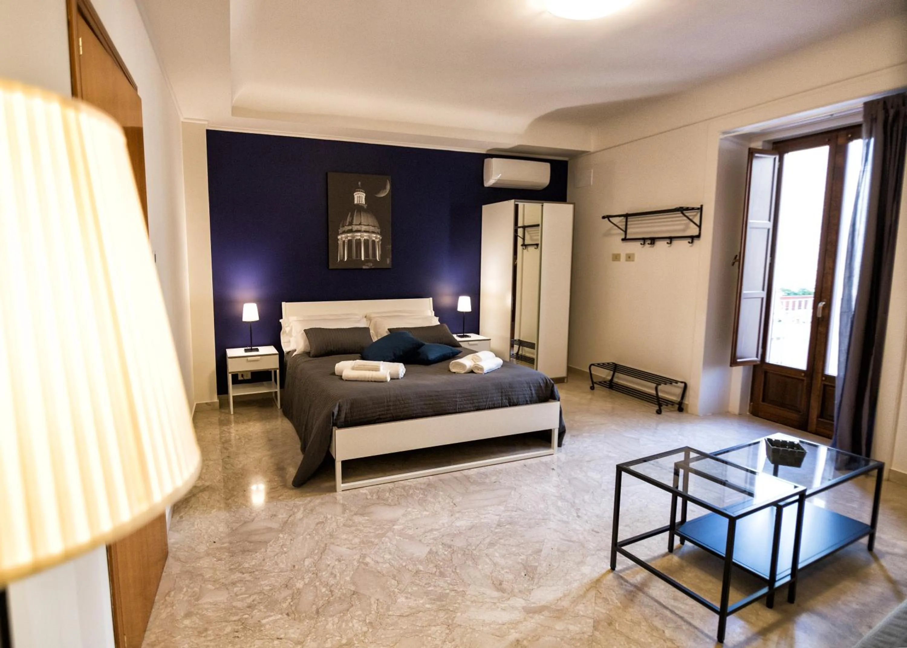 Bedroom, Bed in Niria