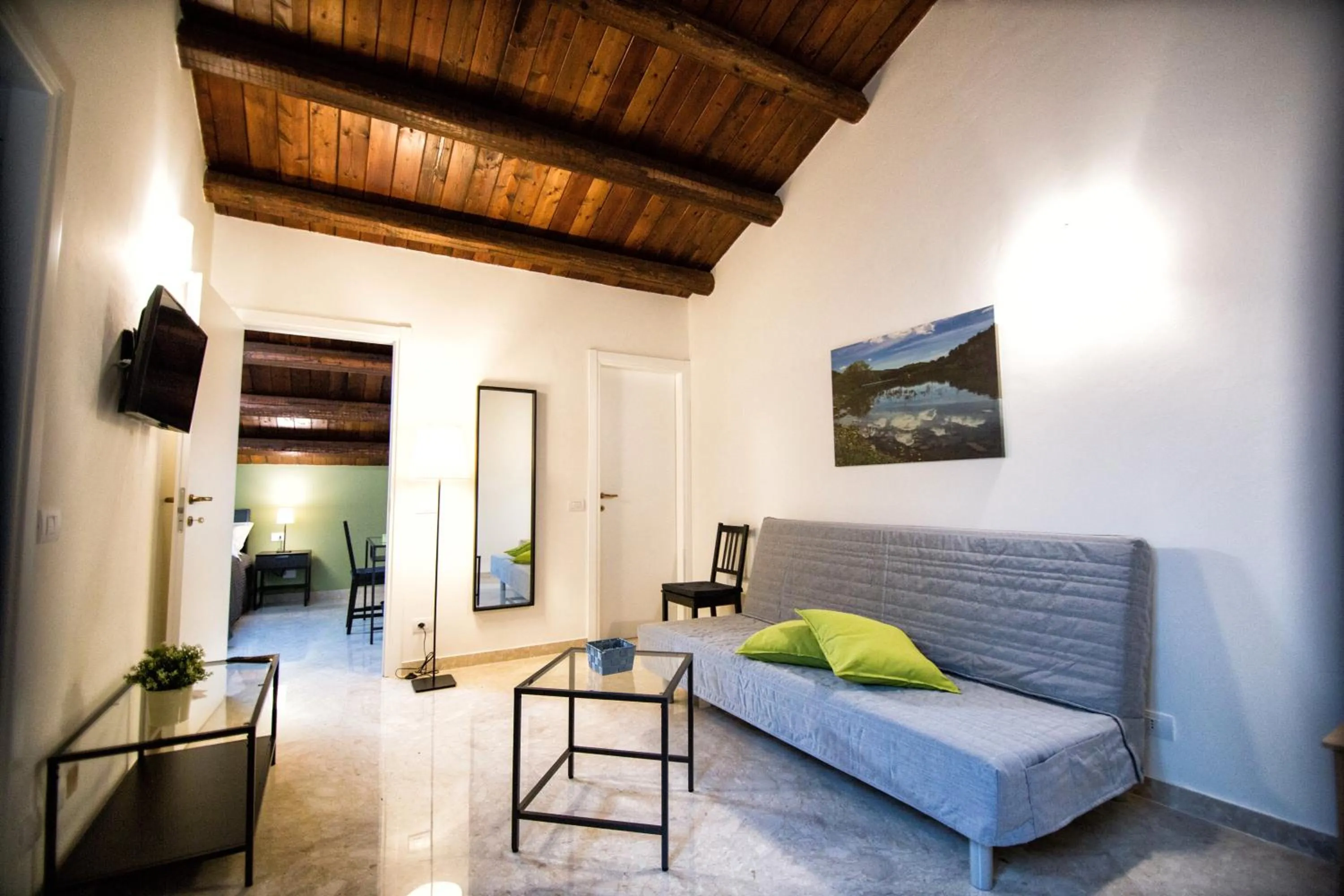 Photo of the whole room in Niria