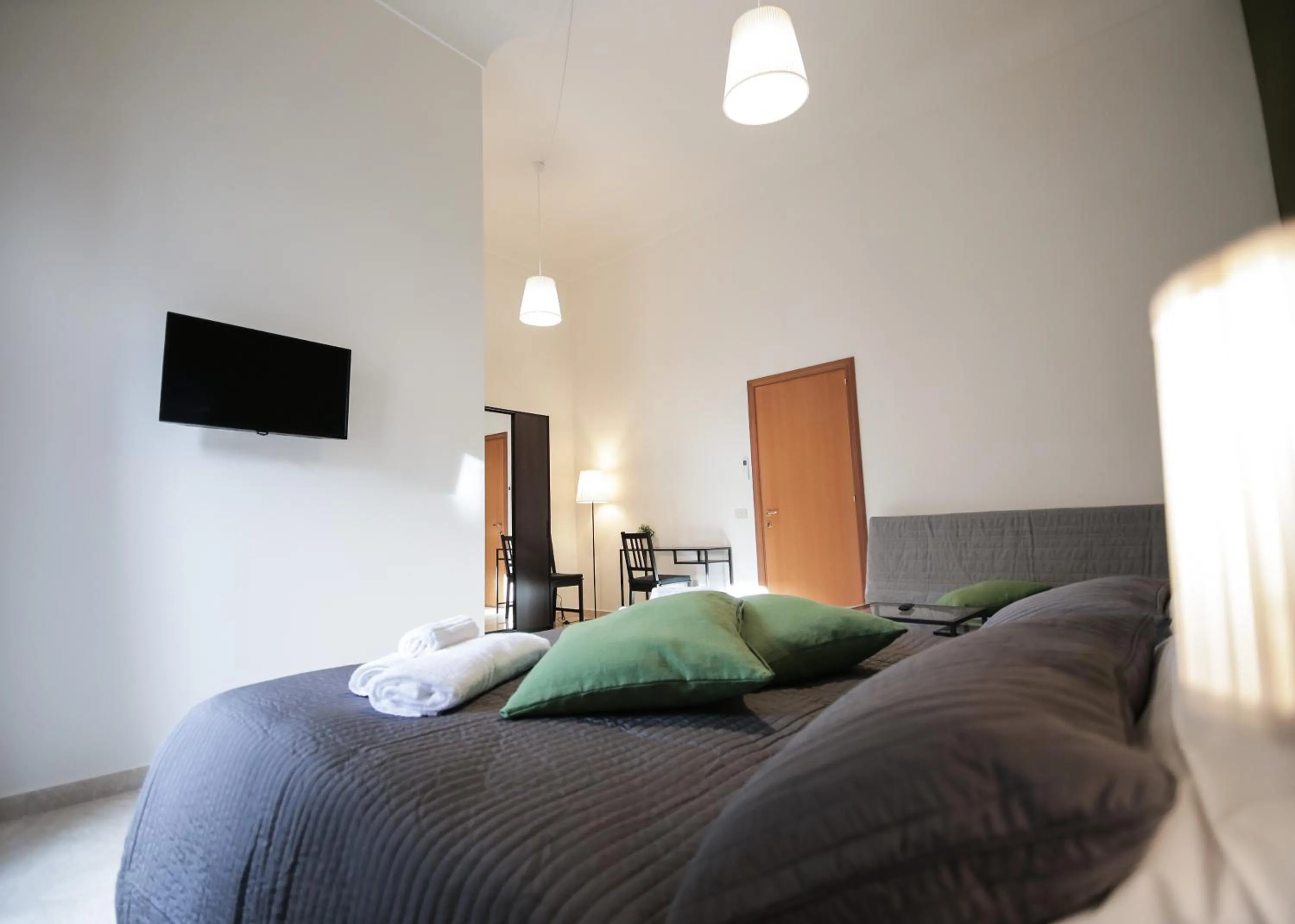Bedroom, Bed in Niria