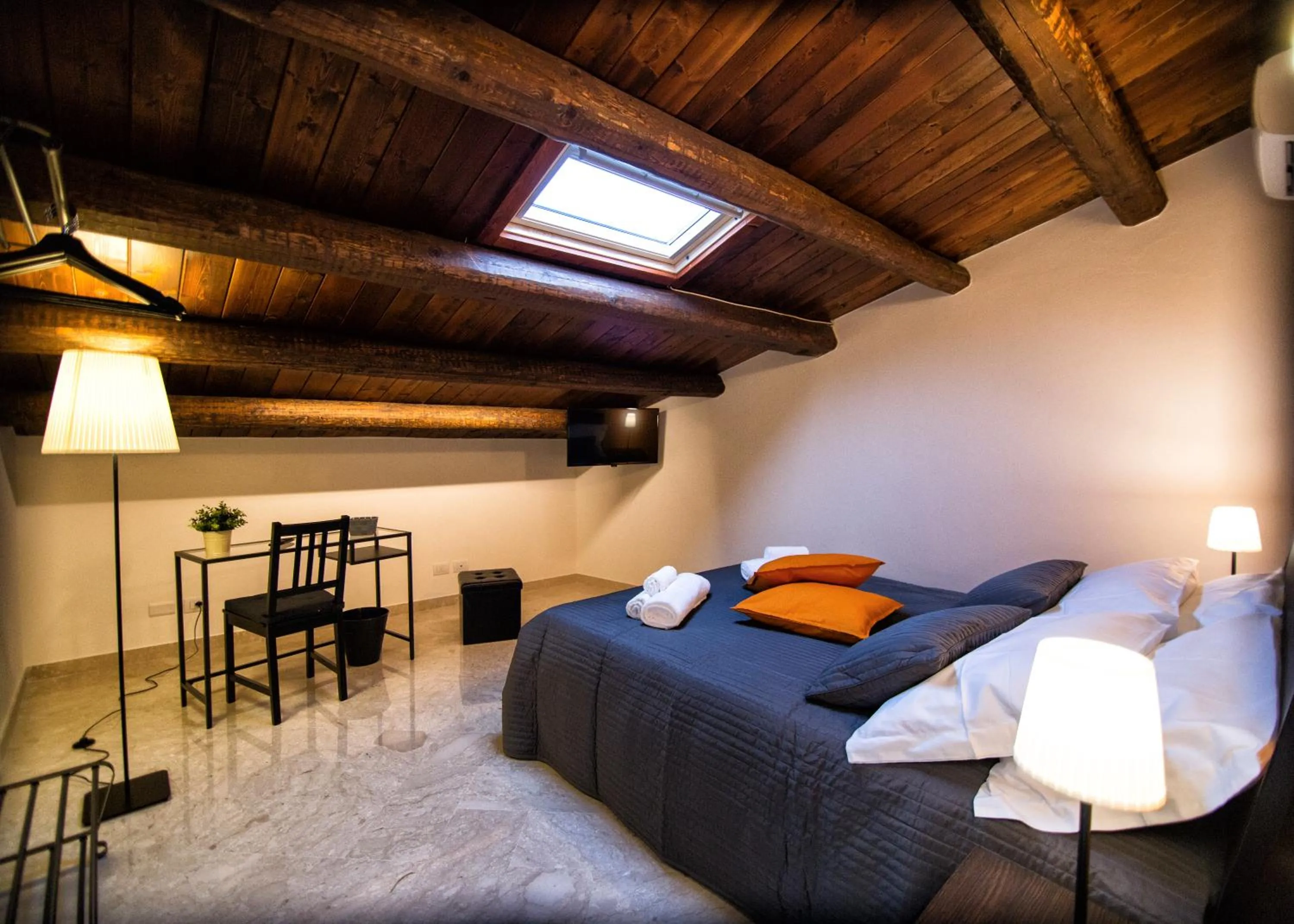 Photo of the whole room in Niria