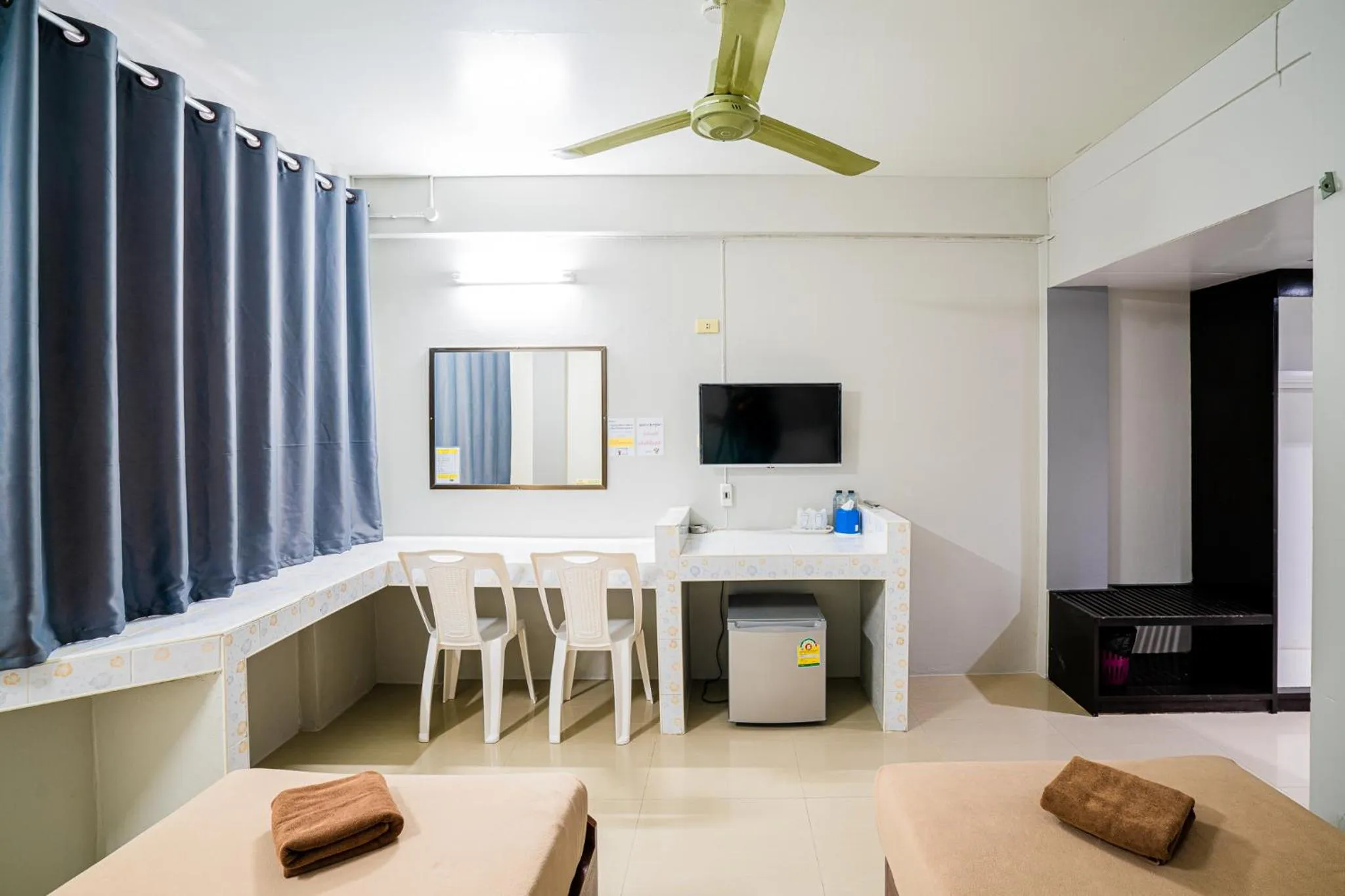 Pasawang Hotel (โรงแรมภาสว่าง)