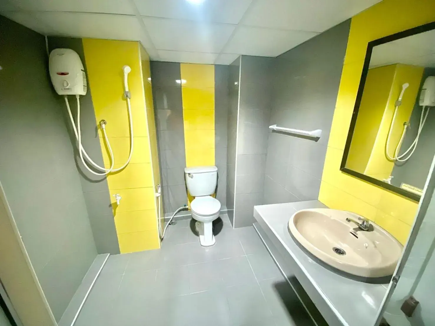 Pasawang Hotel (โรงแรมภาสว่าง) Pasawang Hotel (โรงแรมภาสว่าง)