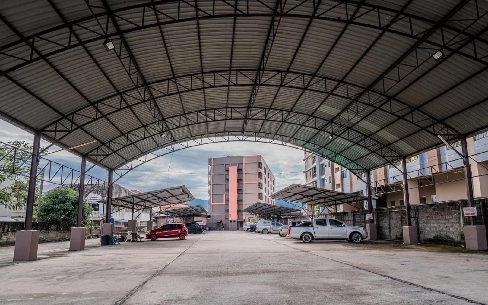 Pasawang Hotel (โรงแรมภาสว่าง)