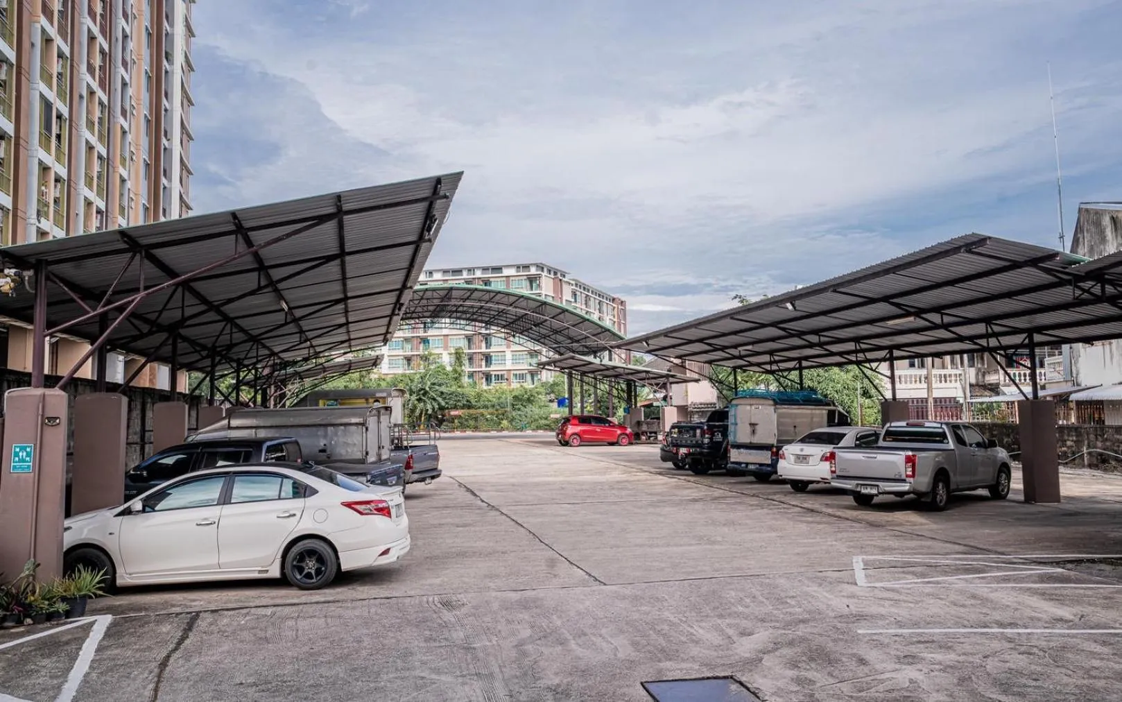 Pasawang Hotel (โรงแรมภาสว่าง)