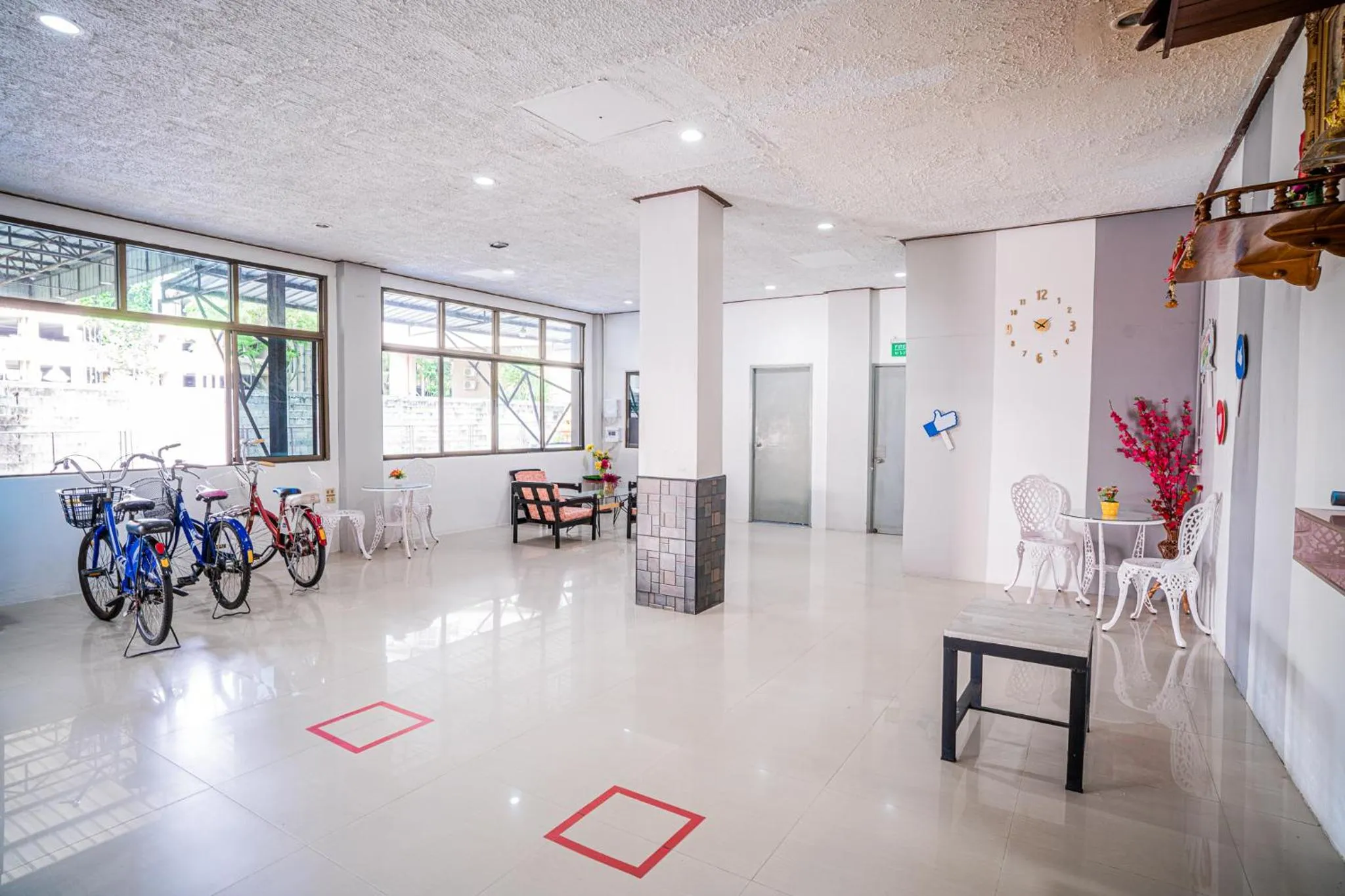 Pasawang Hotel (โรงแรมภาสว่าง)