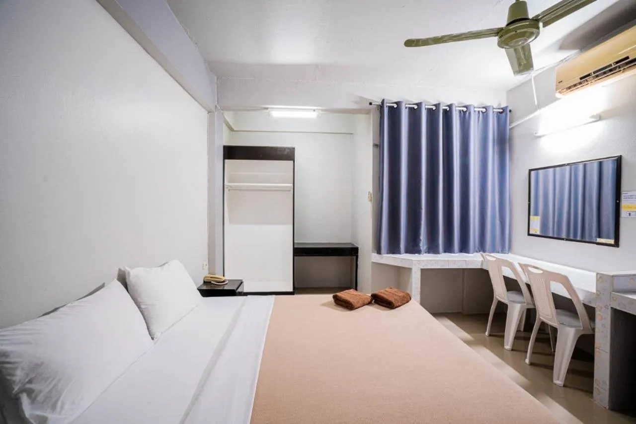 Bed in Pasawang Hotel (โรงแรมภาสว่าง)