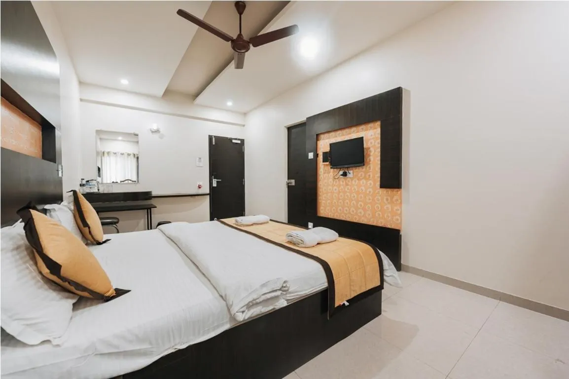 Bed in Hotel Krushna Inn