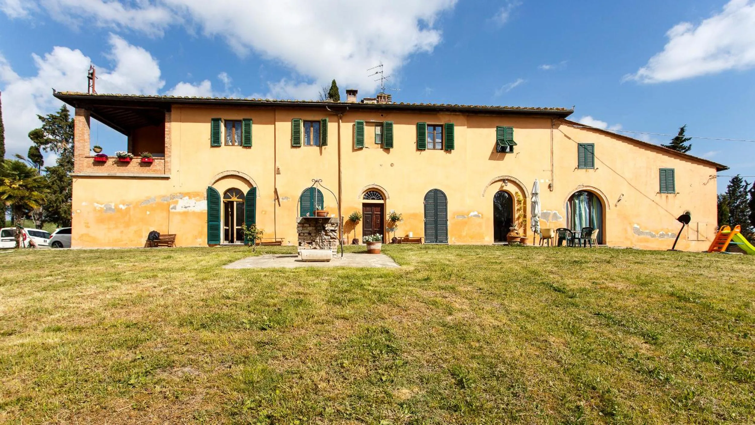 Property building in Villa Niccoli