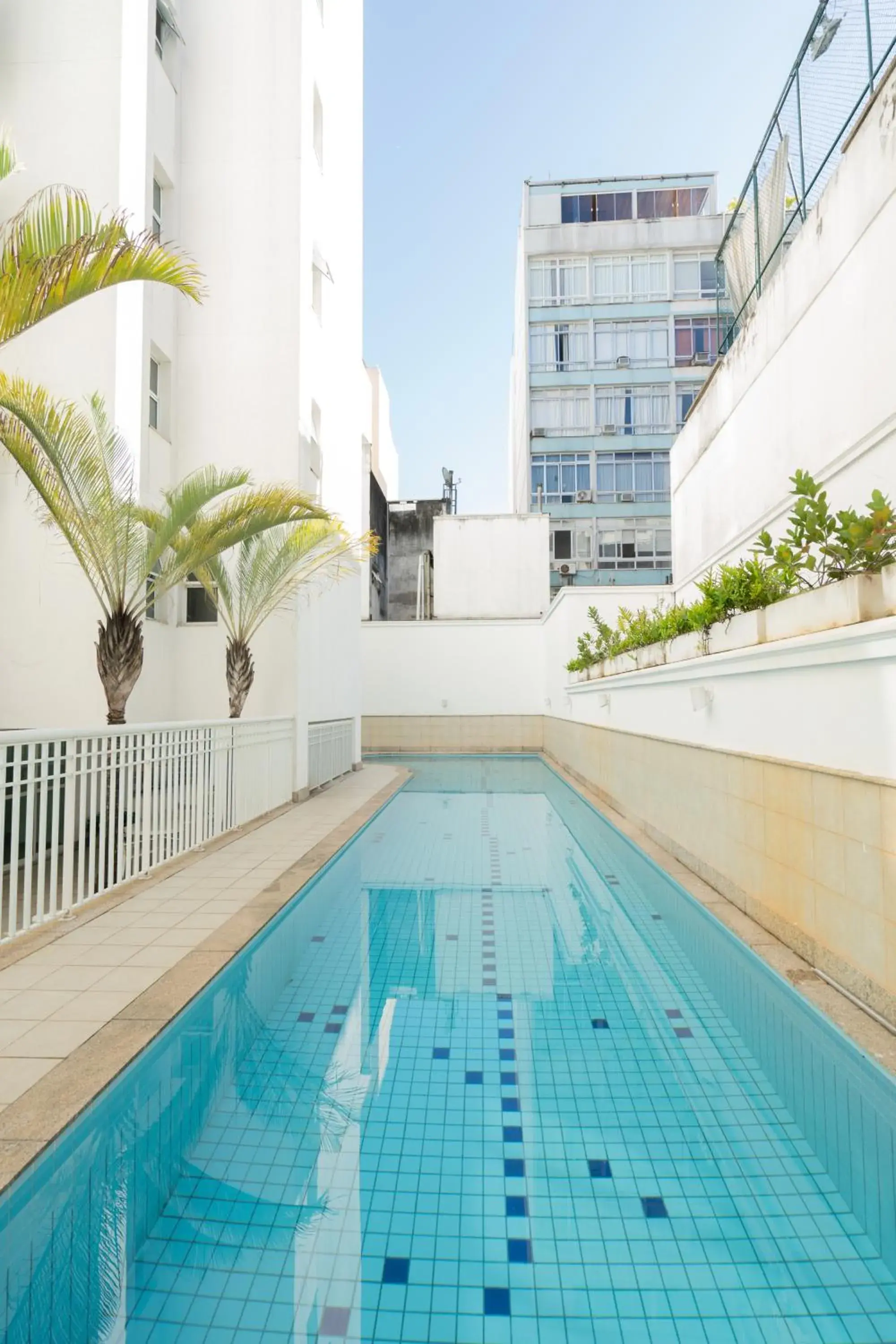 Swimming pool in Promenade Palladium Leblon Swimming pool in Promenade Palladium Leblon