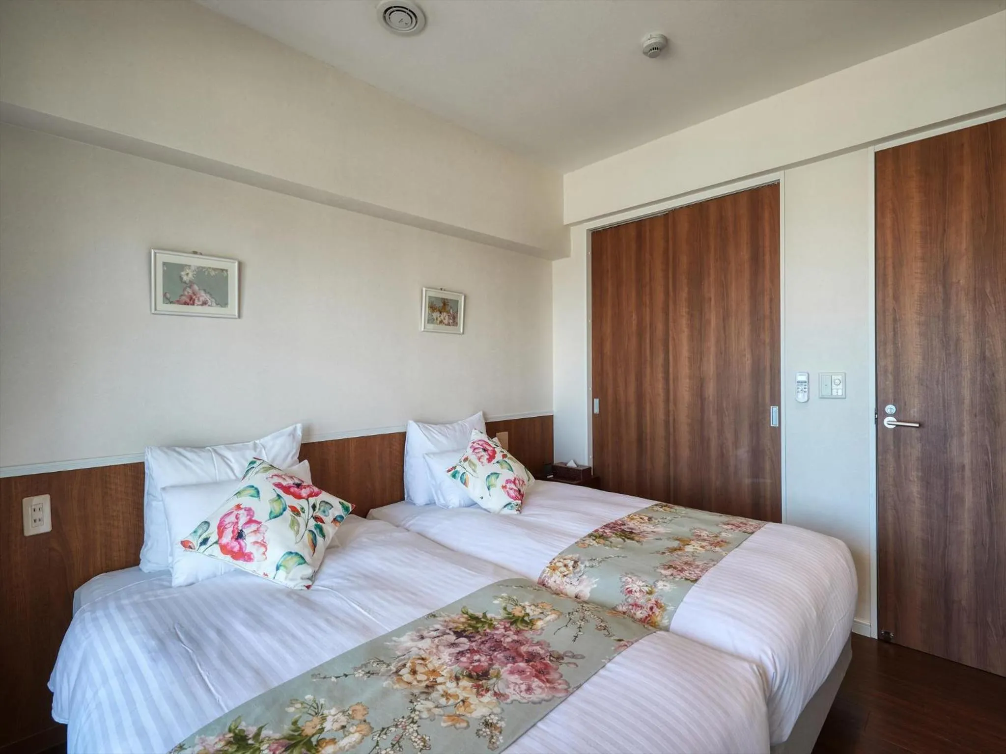 Bed in Seaside Condominium Rana Chatan
