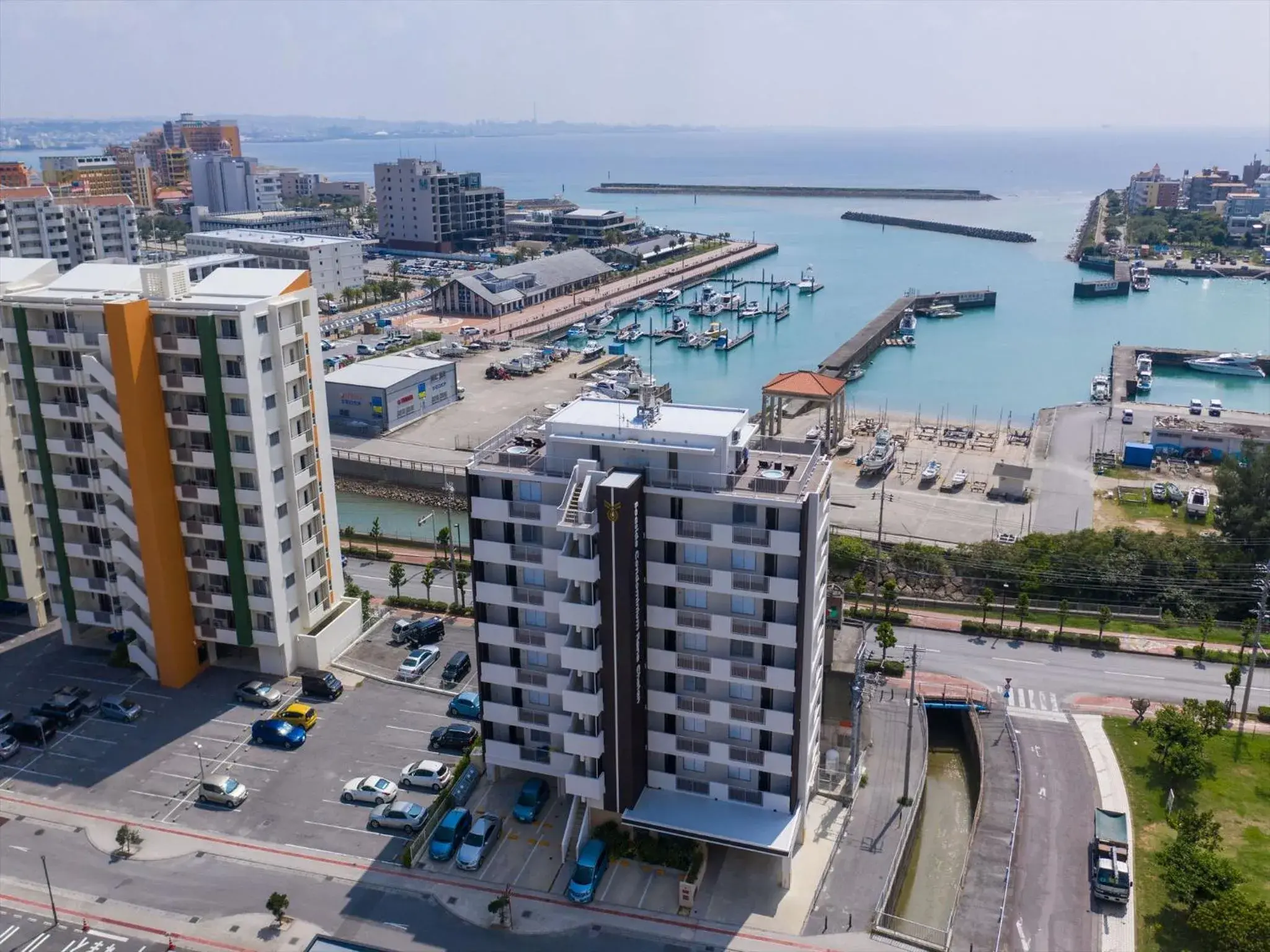 Property building in Seaside Condominium Rana Chatan Property building in Seaside Condominium Rana Chatan