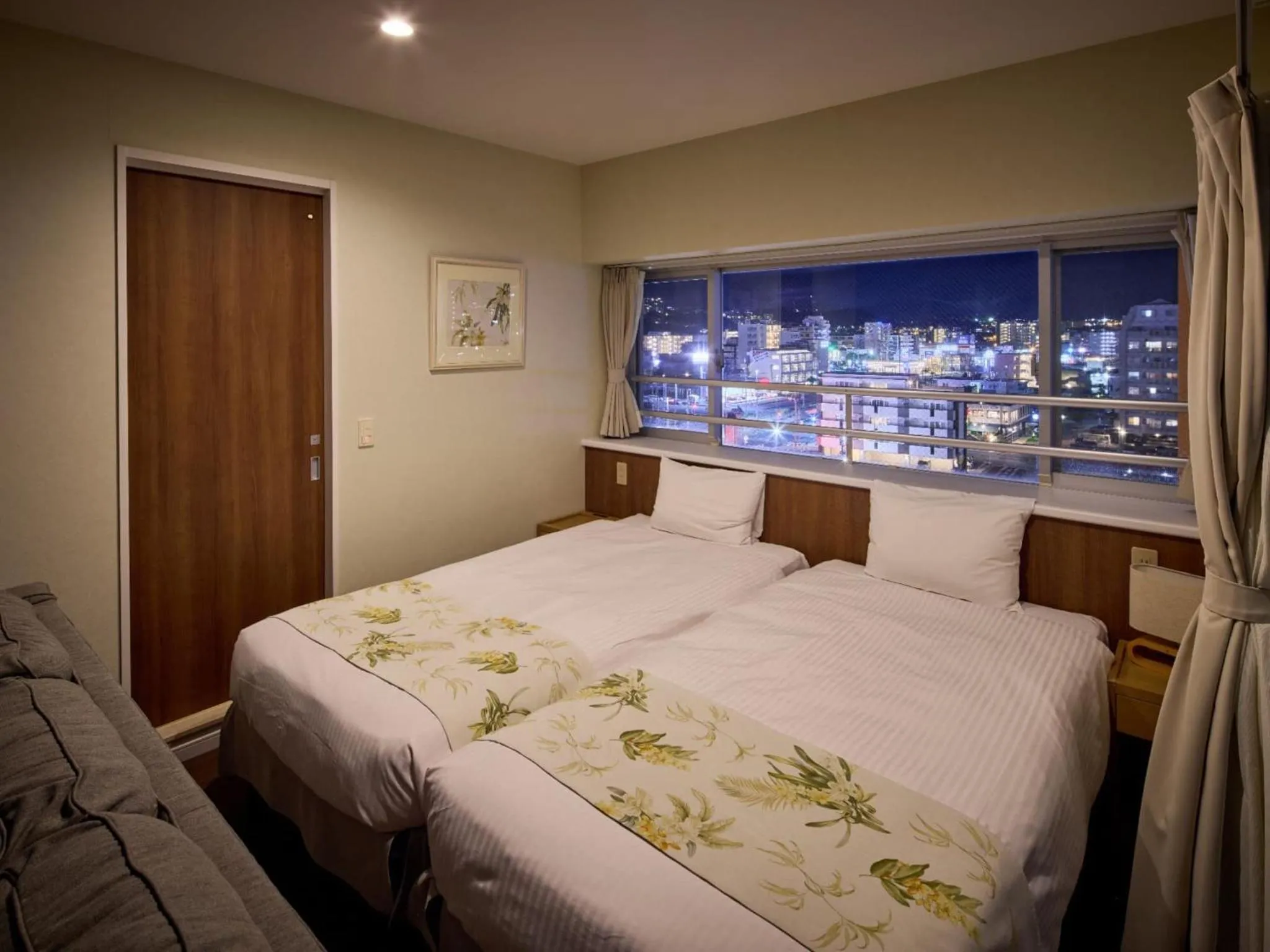 Photo of the whole room, Bed in Seaside Condominium Rana Chatan