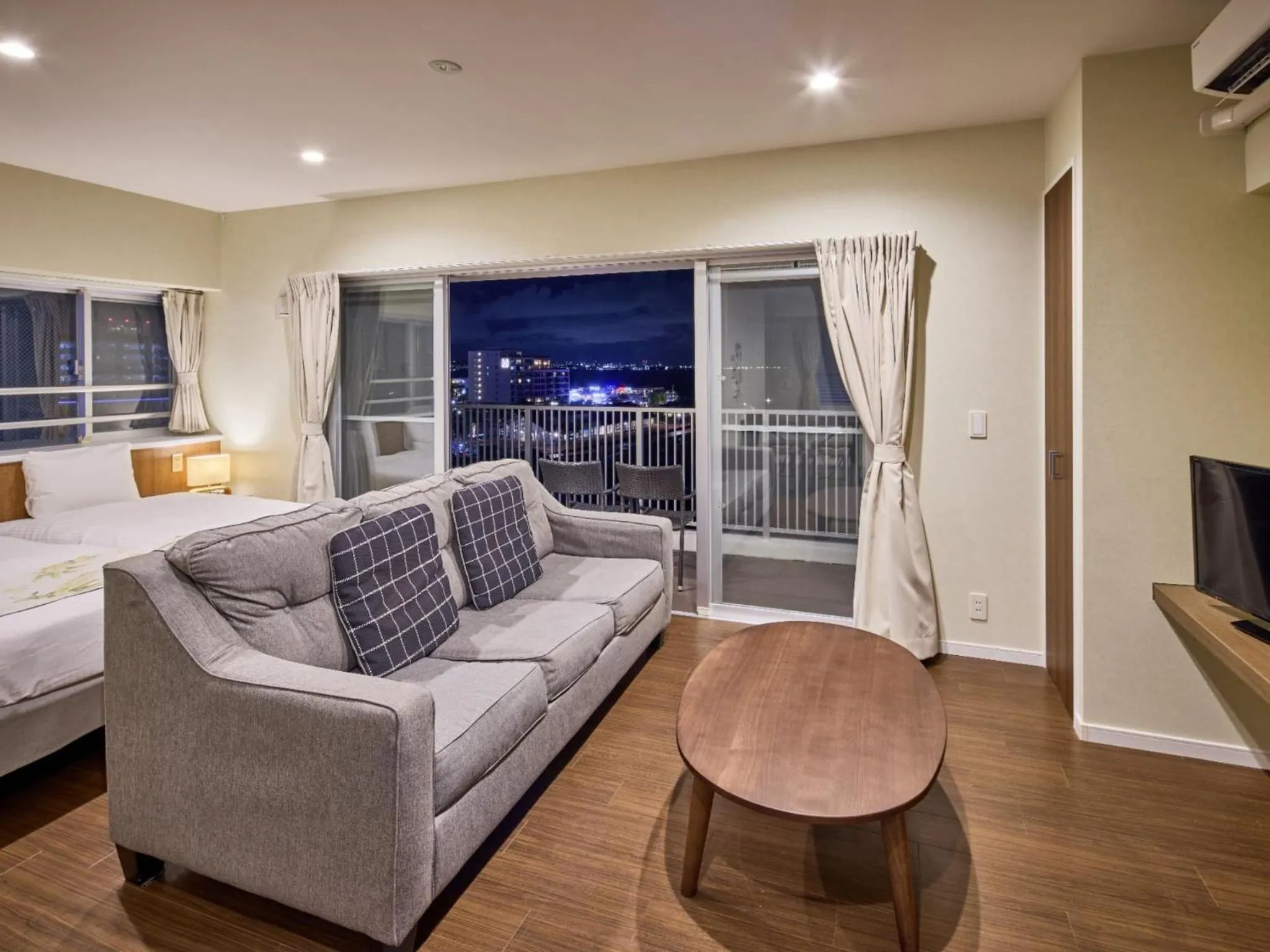 Photo of the whole room, Bed in Seaside Condominium Rana Chatan