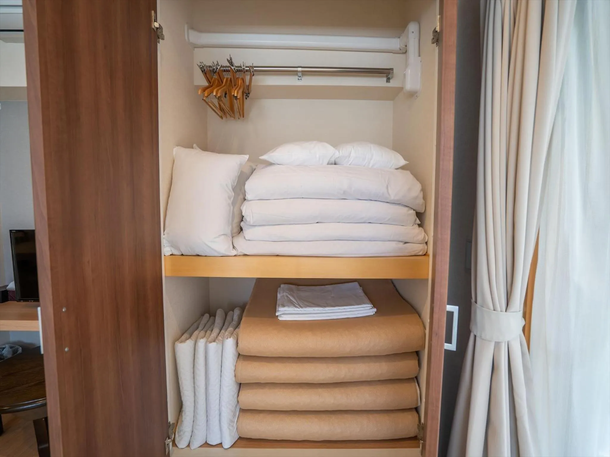 Photo of the whole room, Bed in Seaside Condominium Rana Chatan