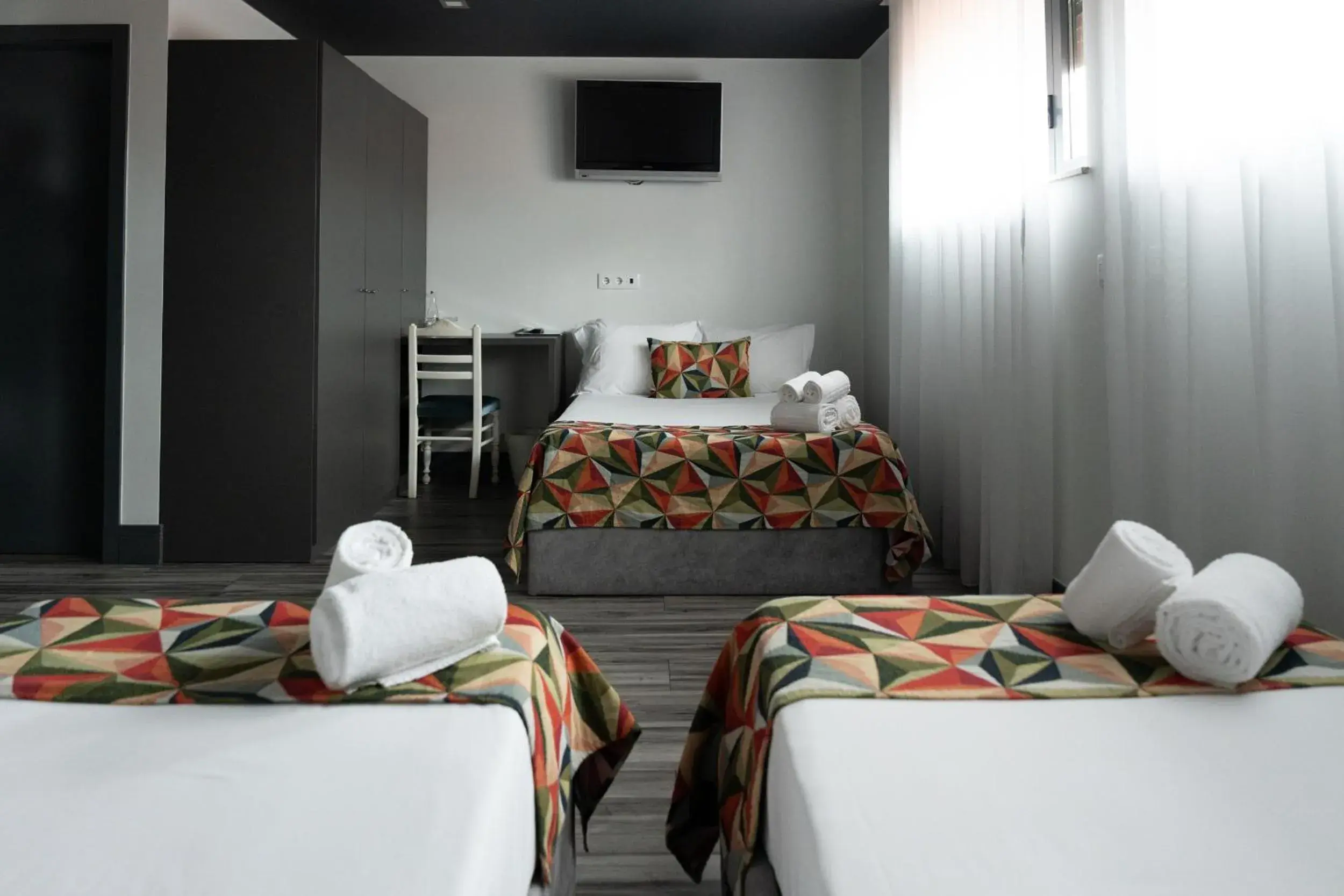 Triple Room with Private Bathroom in Residencial Kuarenta&Um Triple Room with Private Bathroom in Residencial Kuarenta&Um