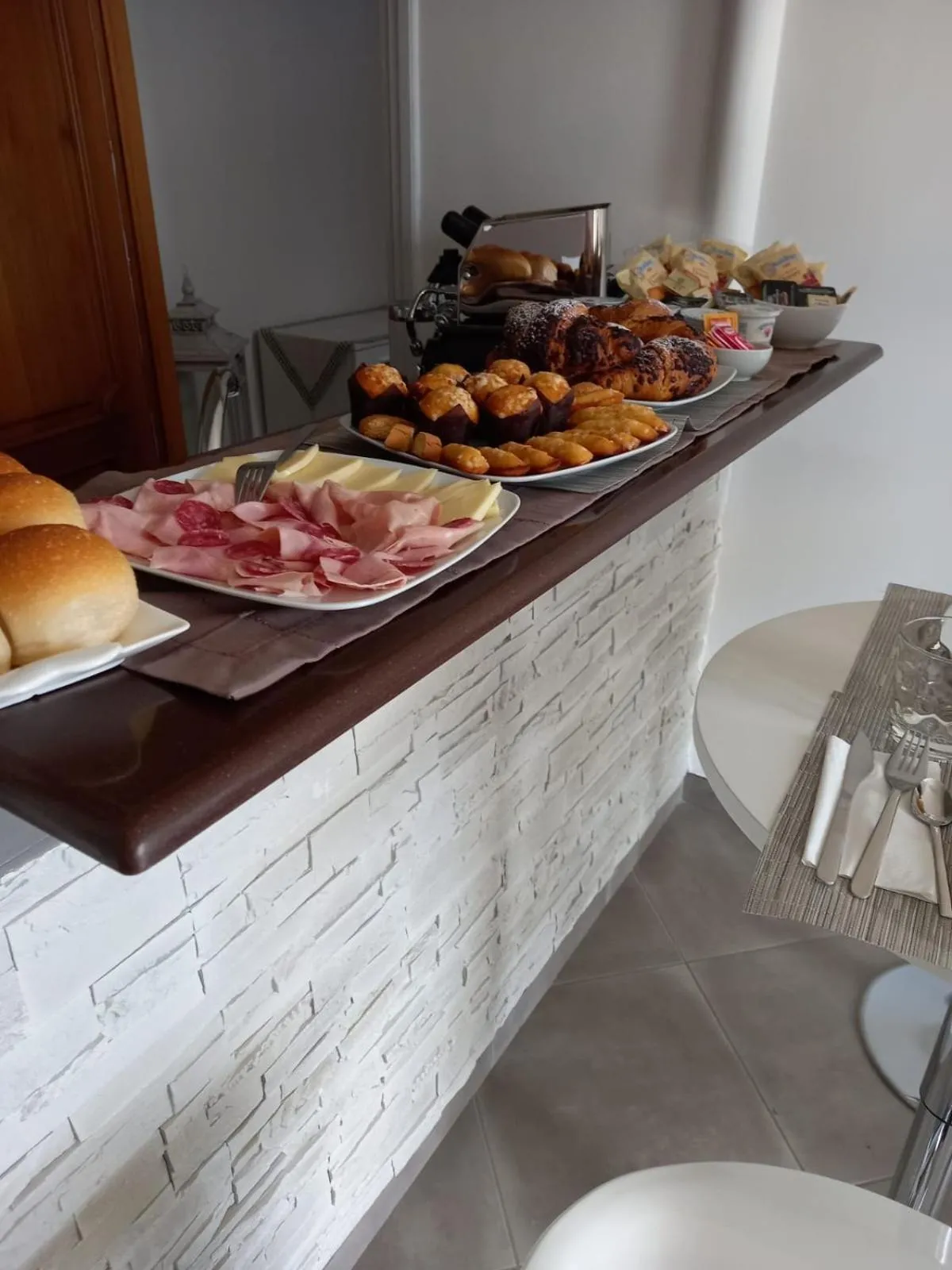 Breakfast in Alba Magica