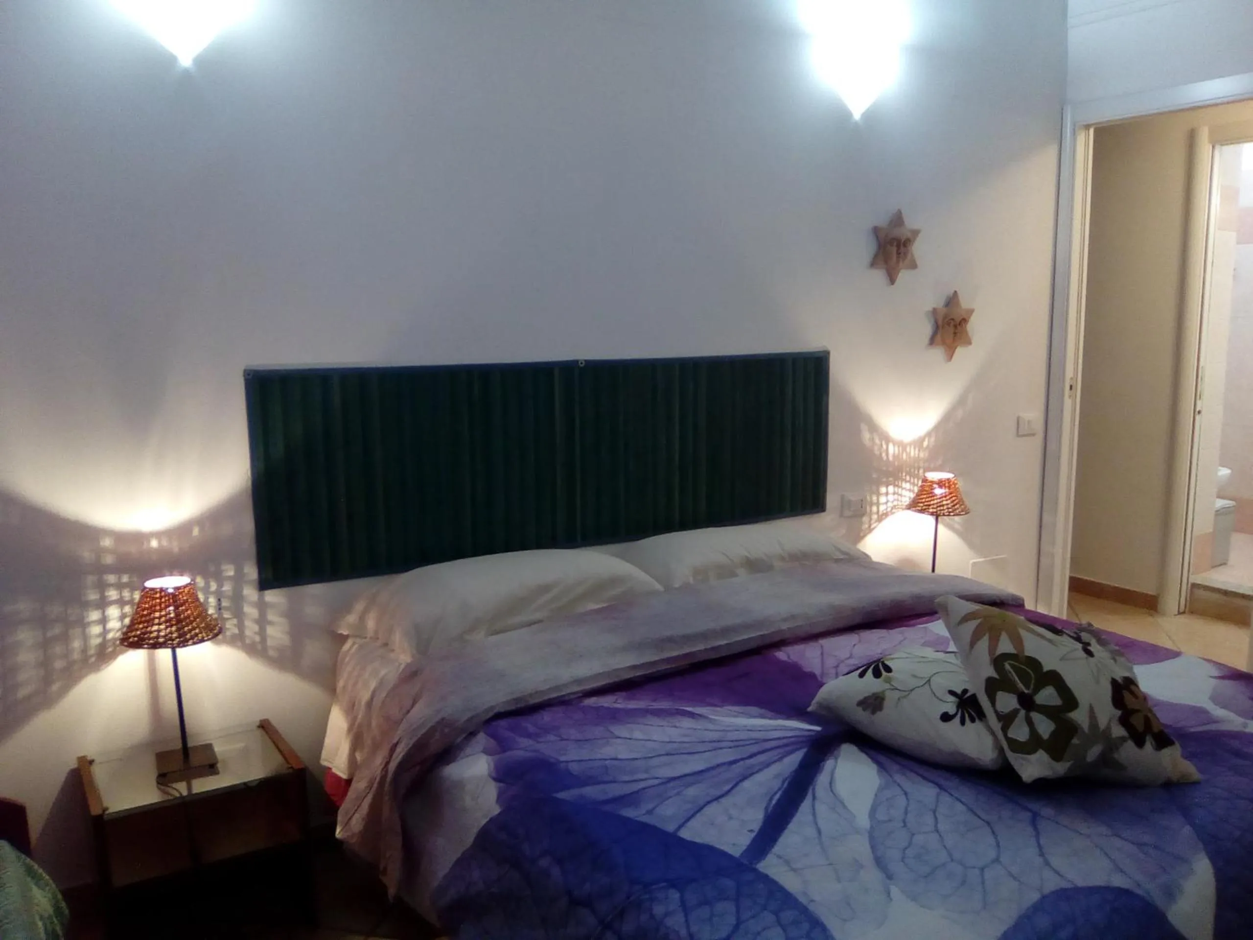 Bedroom, Bed in Sansone