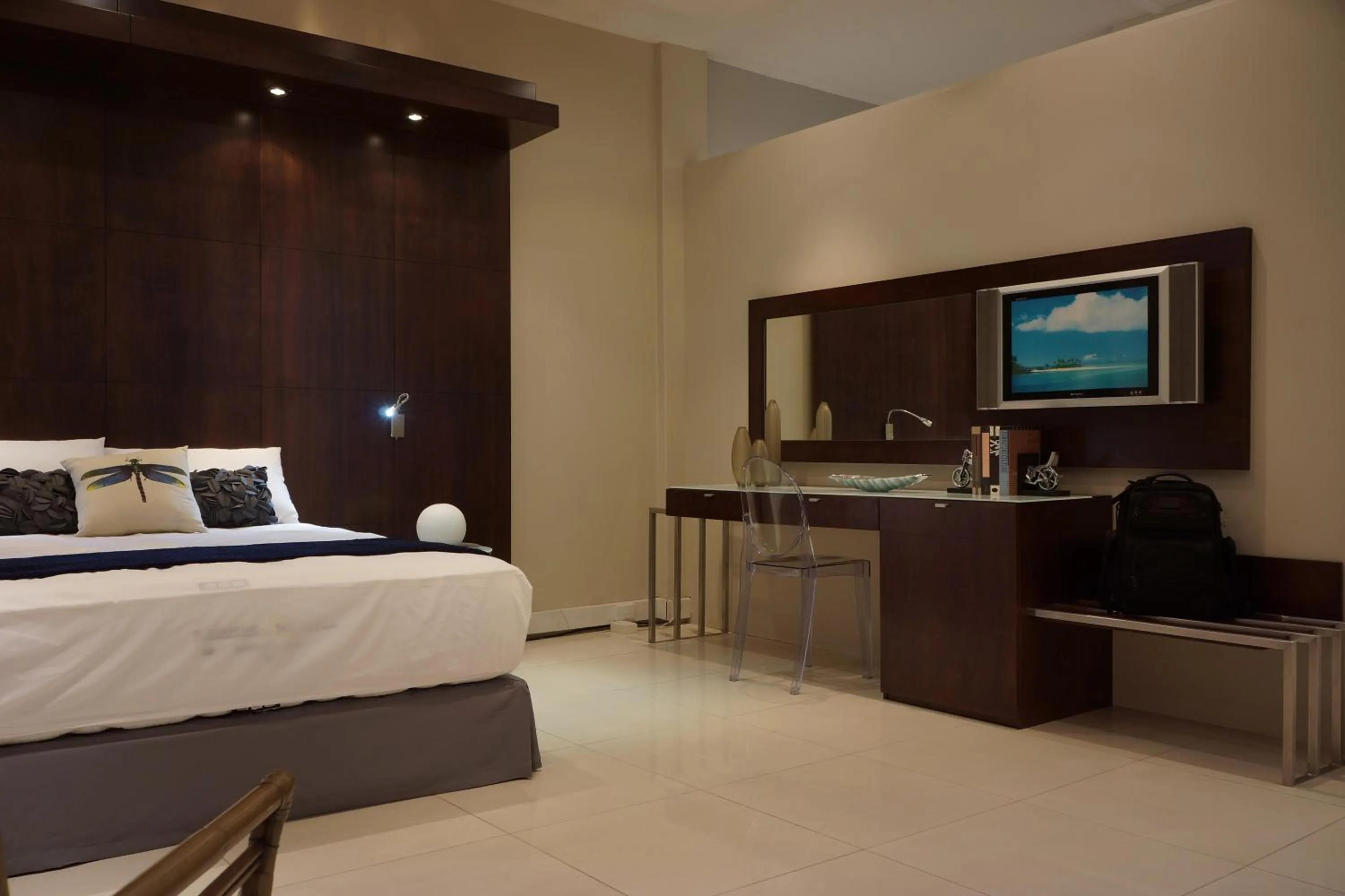 Bedroom, Bed in Hotel 2001