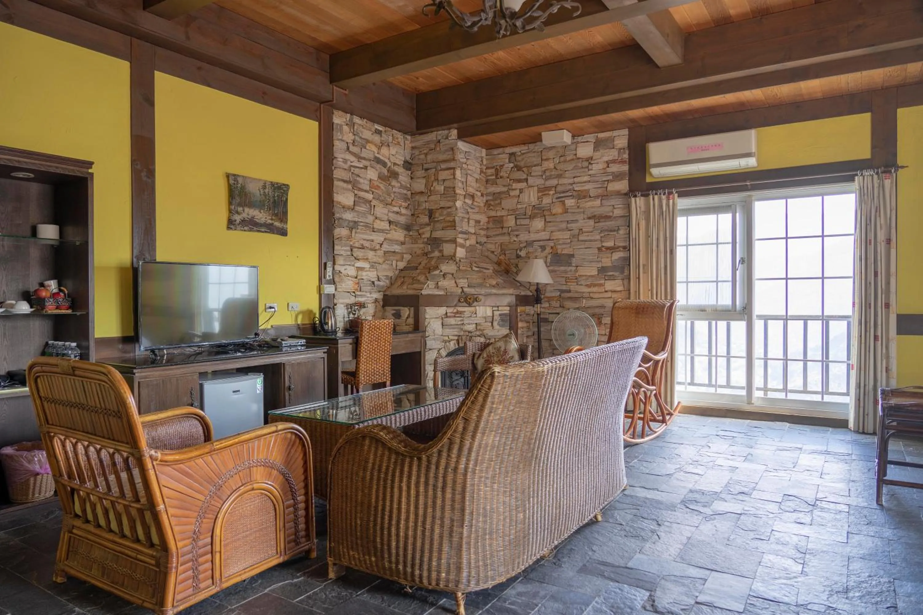 Decorative detail in Provence Rose Lodge