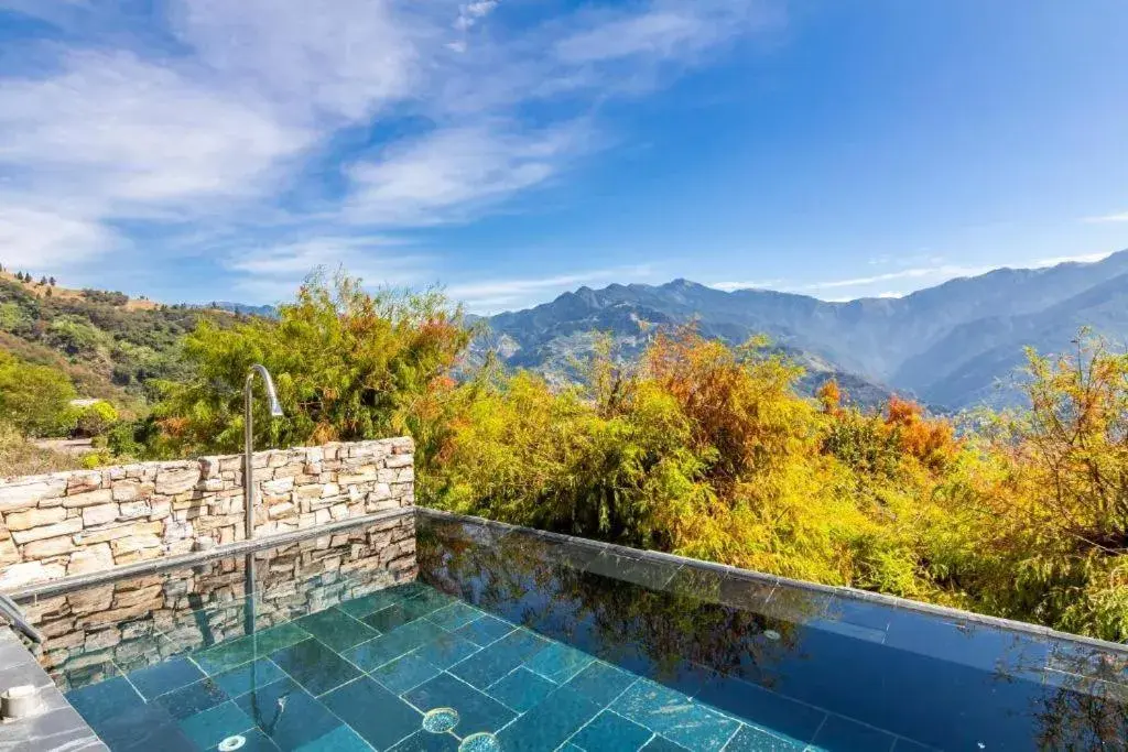 Mountain view in Provence Rose Lodge Mountain view in Provence Rose Lodge