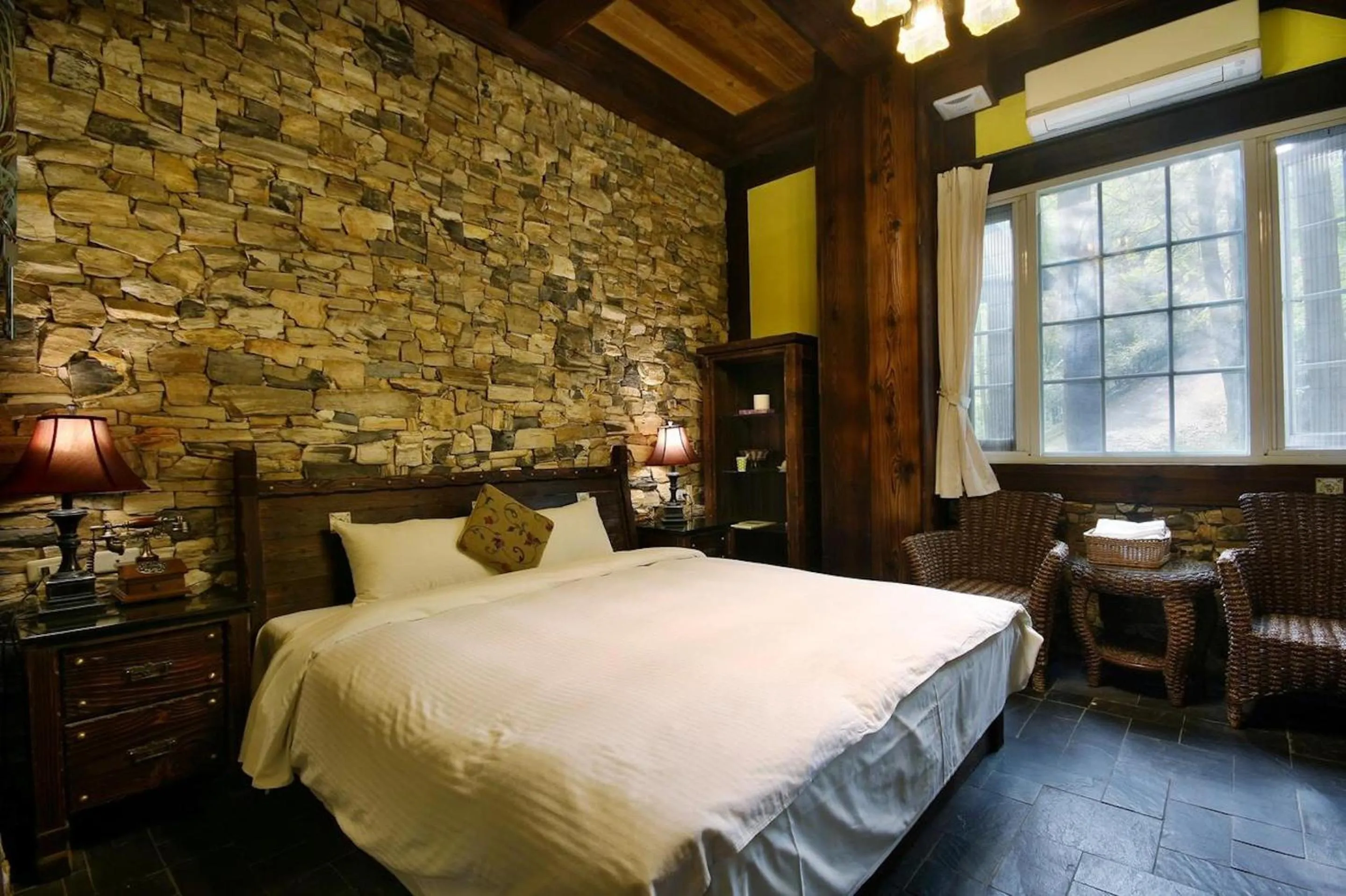 Decorative detail, Bed in Provence Rose Lodge