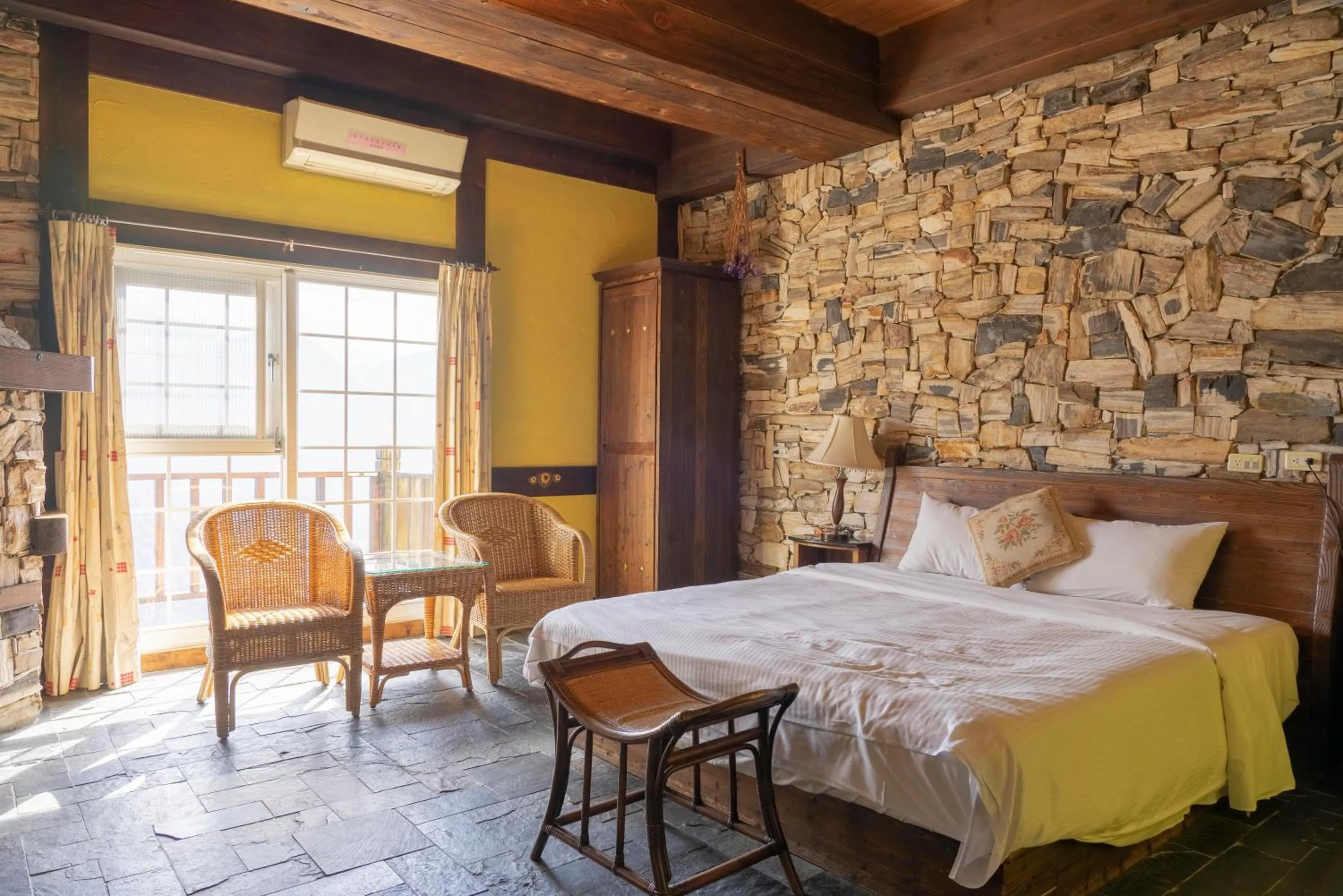 Decorative detail, Bed in Provence Rose Lodge