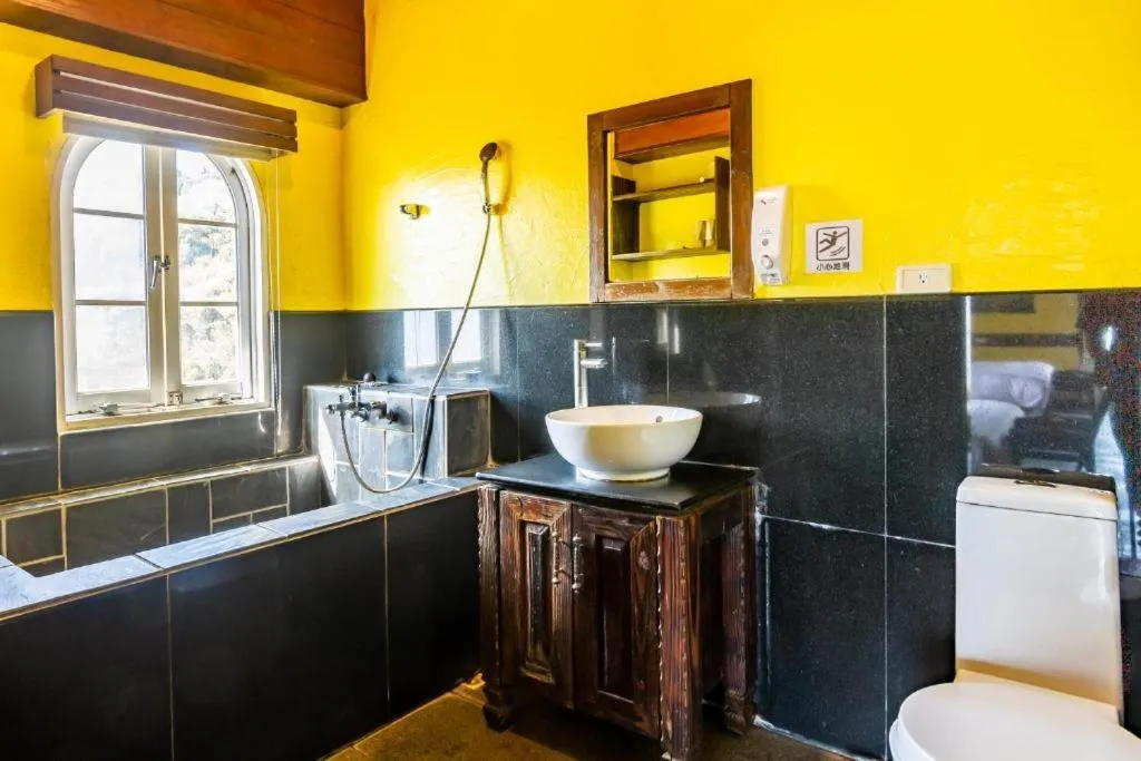 Toilet in Provence Rose Lodge