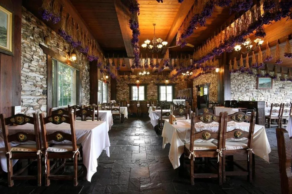 Restaurant/places to eat in Provence Rose Lodge