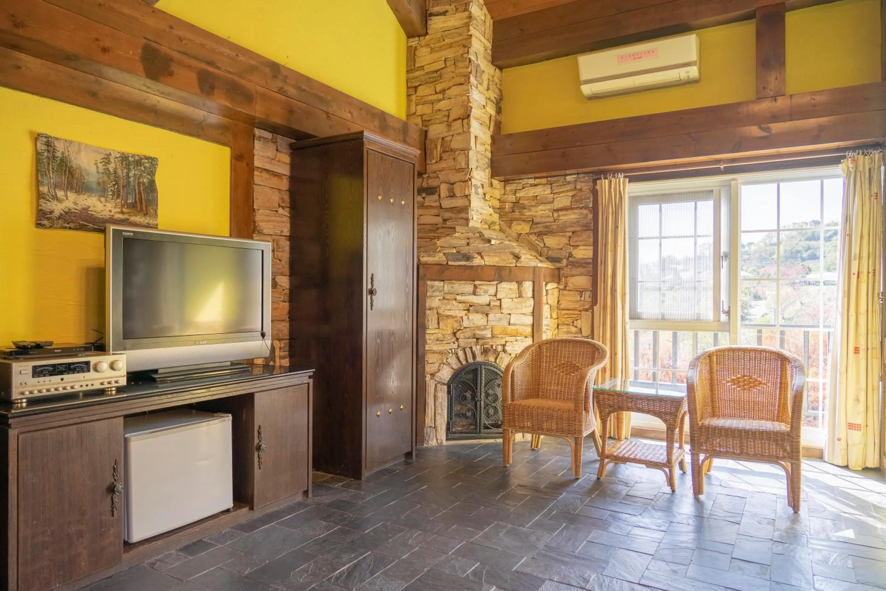 Decorative detail in Provence Rose Lodge