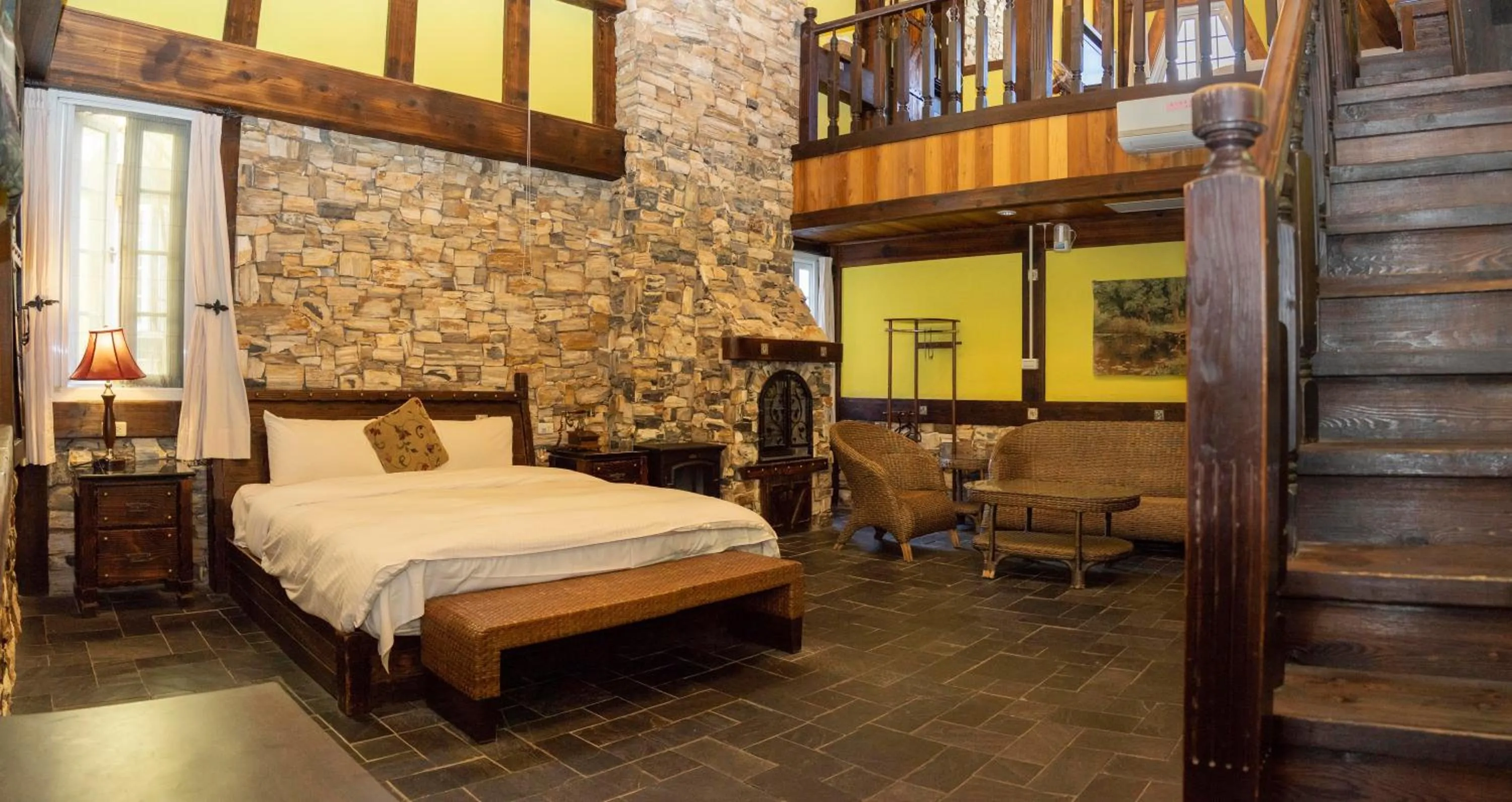 Photo of the whole room, Bed in Provence Rose Lodge