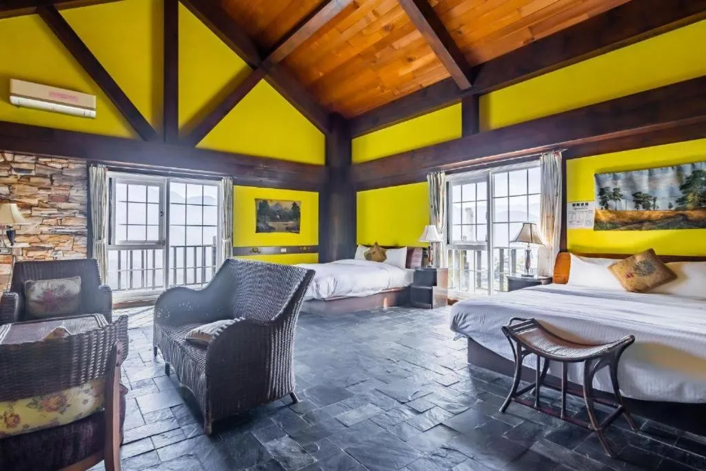 Photo of the whole room, Bed in Provence Rose Lodge