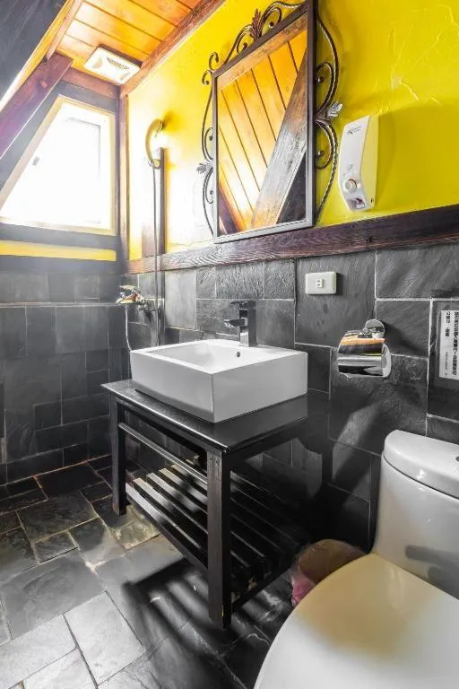 Toilet in Provence Rose Lodge