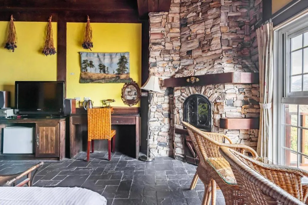 Decorative detail in Provence Rose Lodge