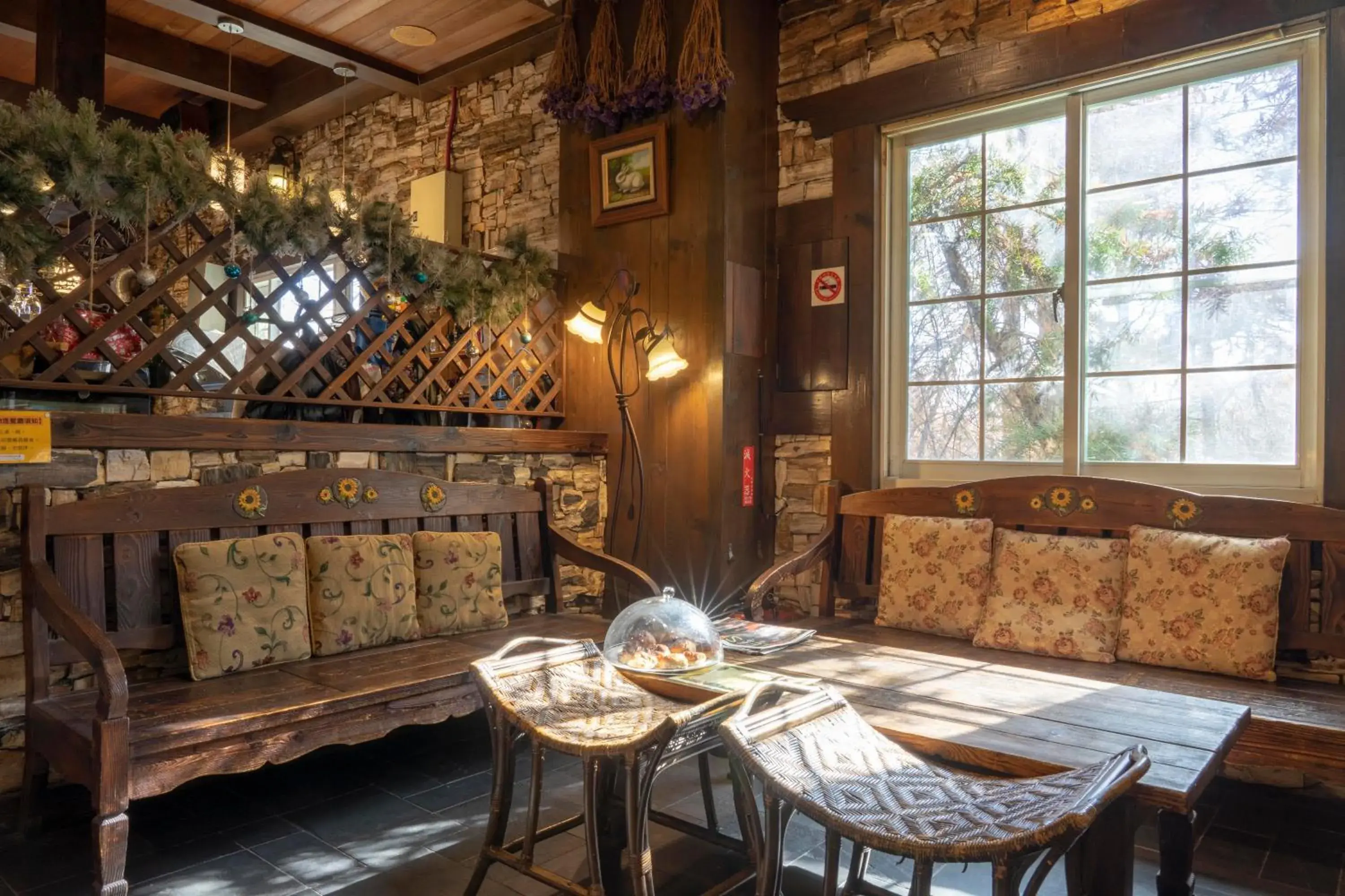 Lobby or reception in Provence Rose Lodge Lobby or reception in Provence Rose Lodge