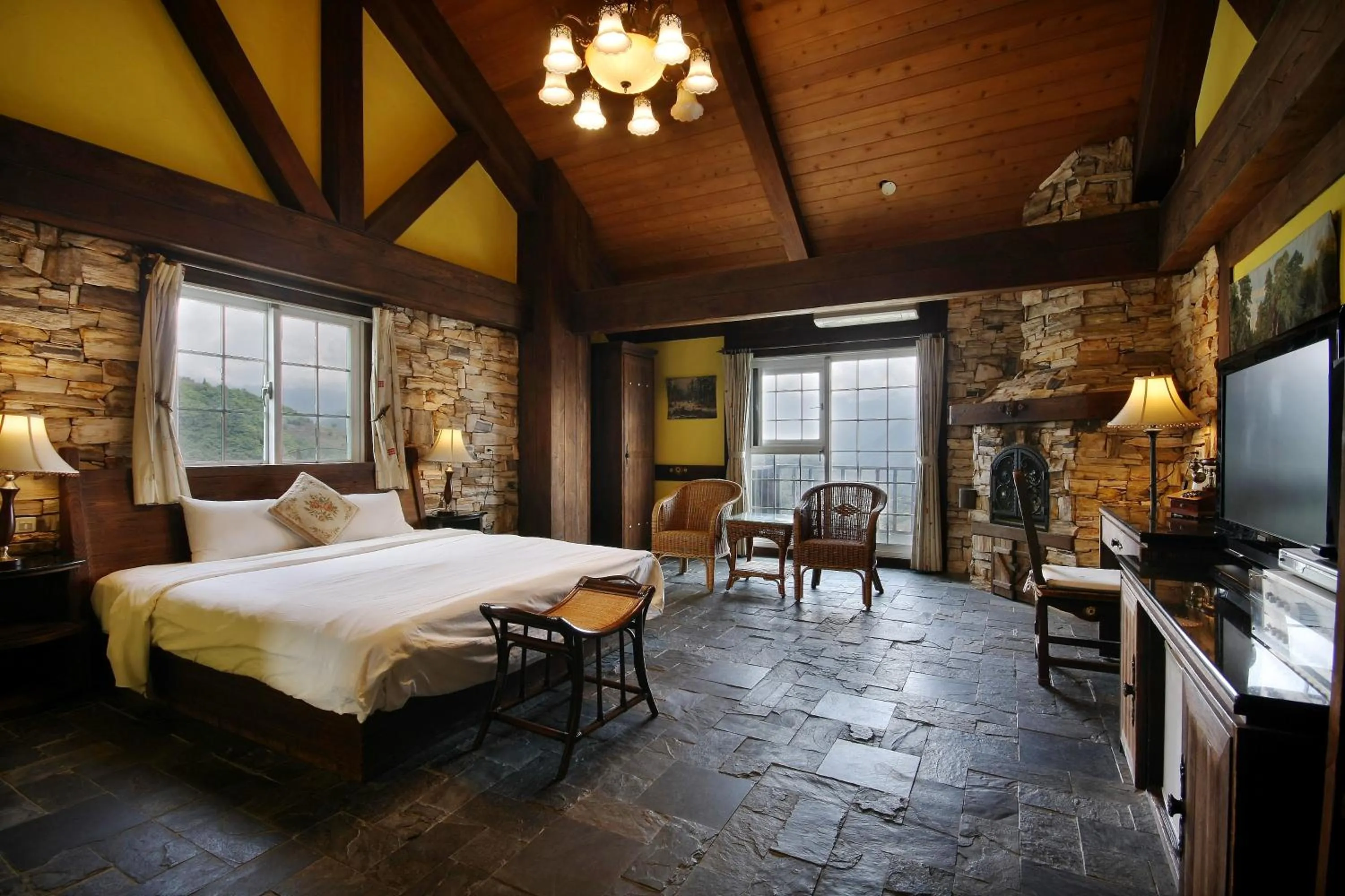 Photo of the whole room, Bed in Provence Rose Lodge