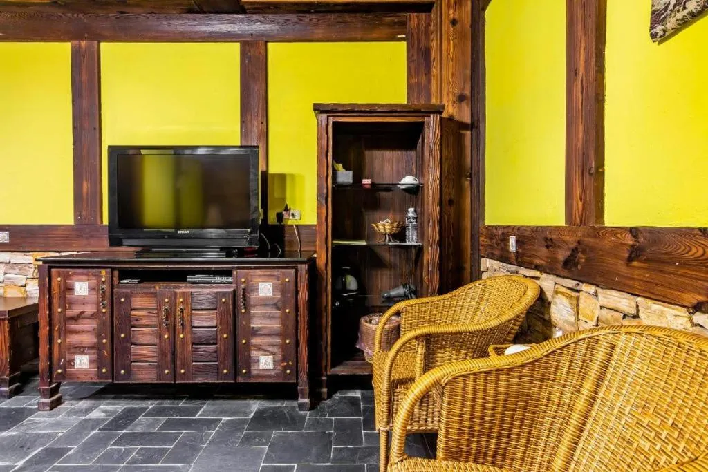 Decorative detail in Provence Rose Lodge