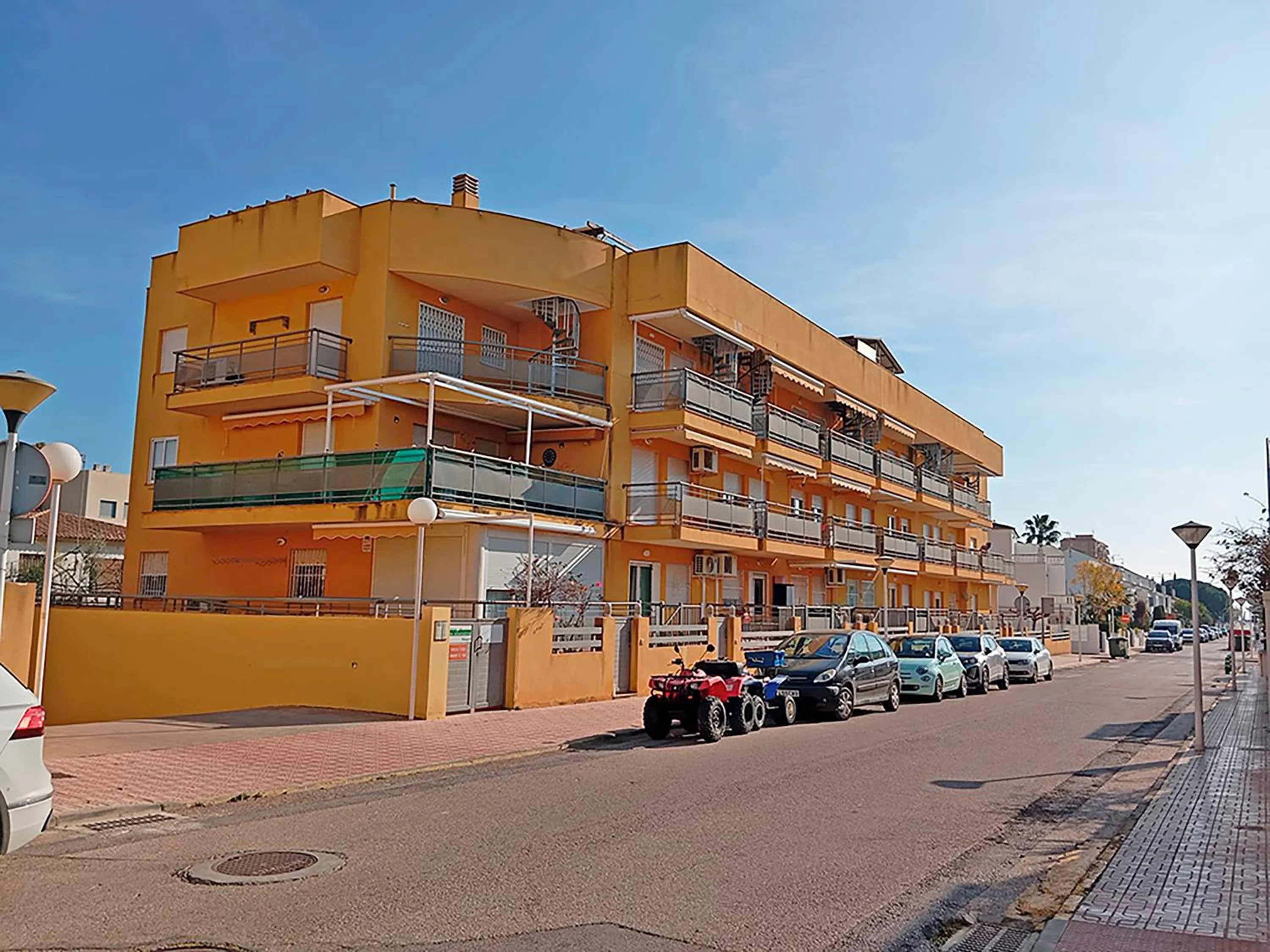 Property building in Apartamentos Los Almendros 3000