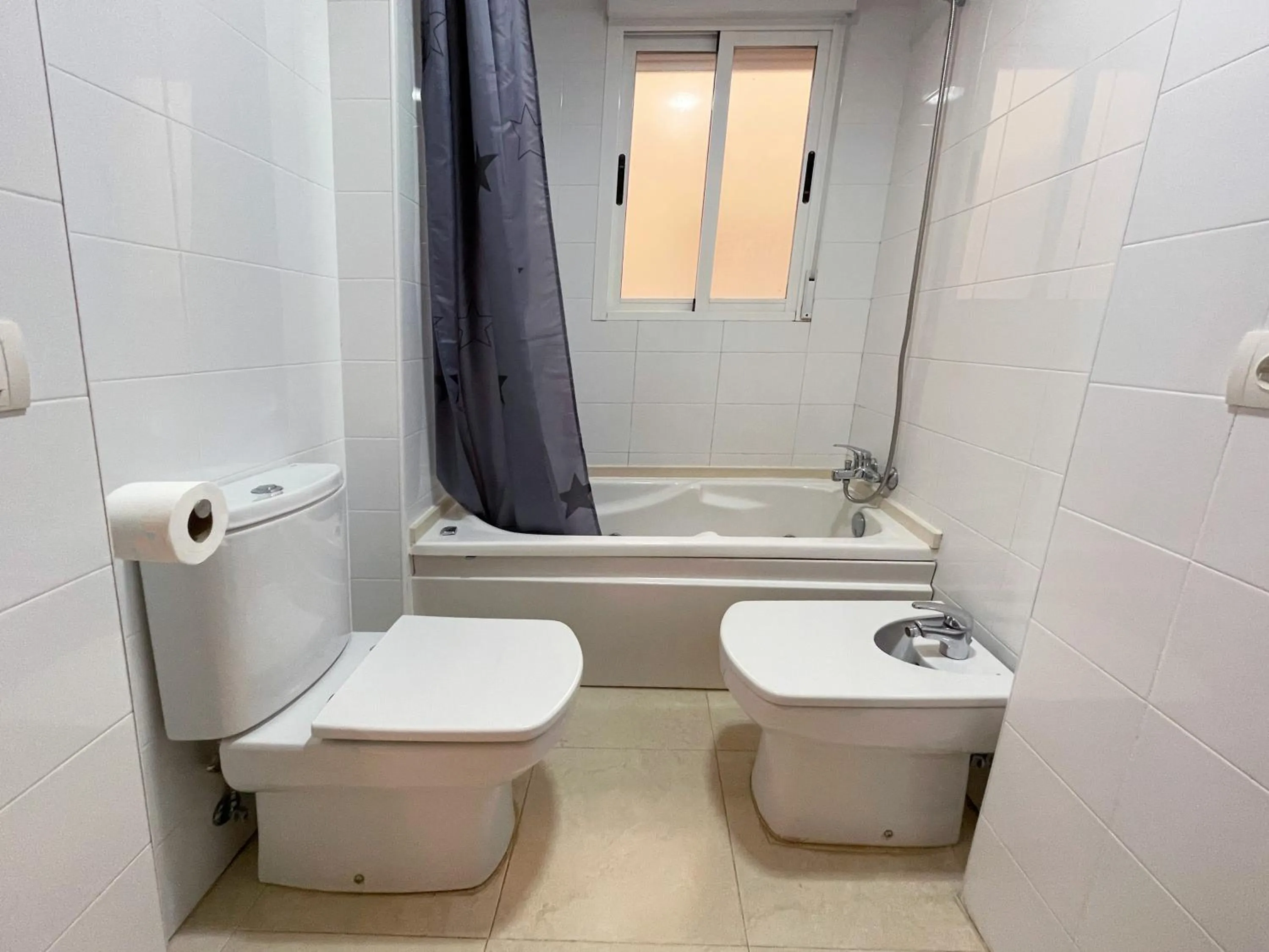 Bathroom in Apartamentos Los Almendros 3000