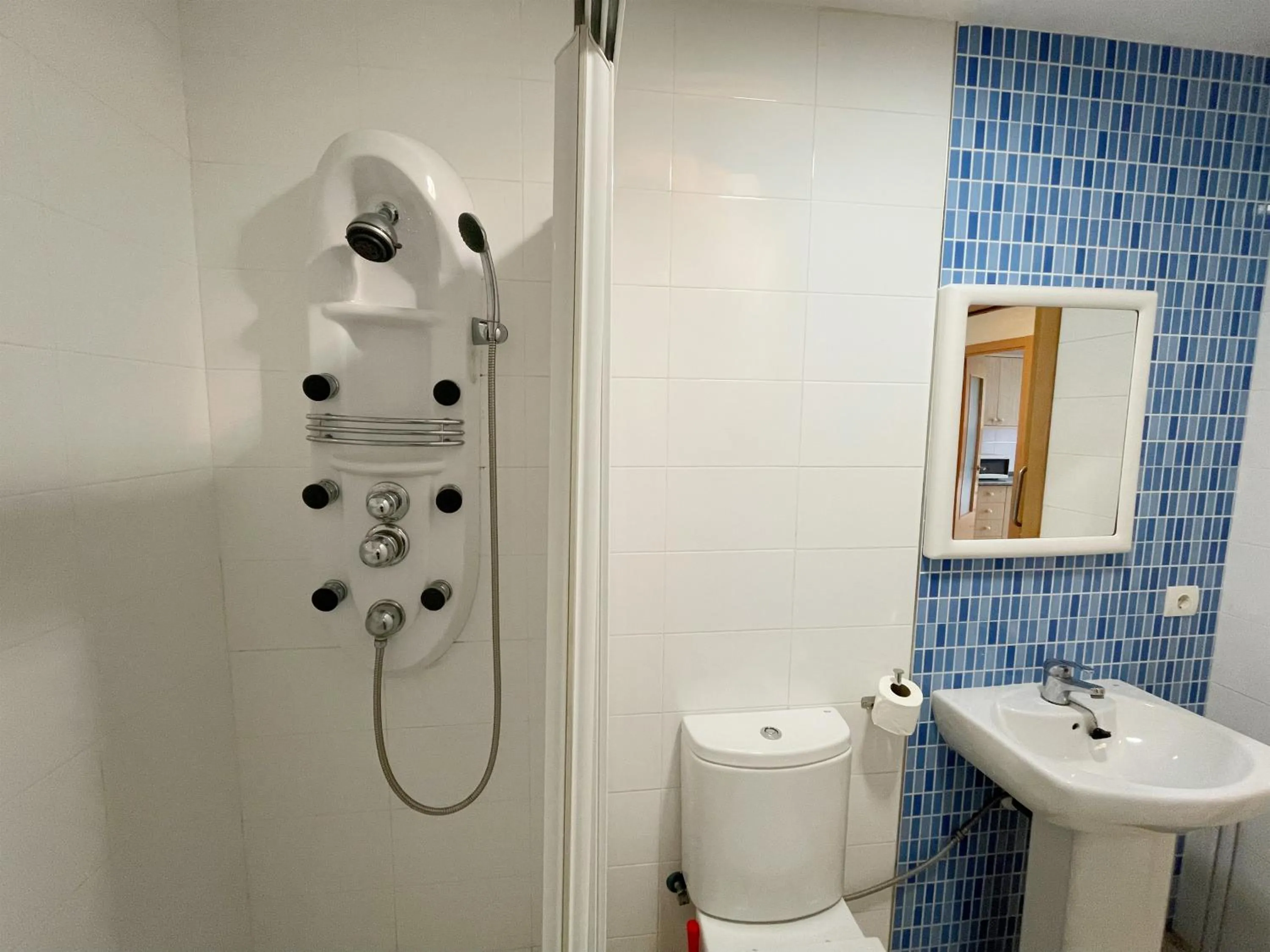 Bathroom in Apartamentos Los Almendros 3000