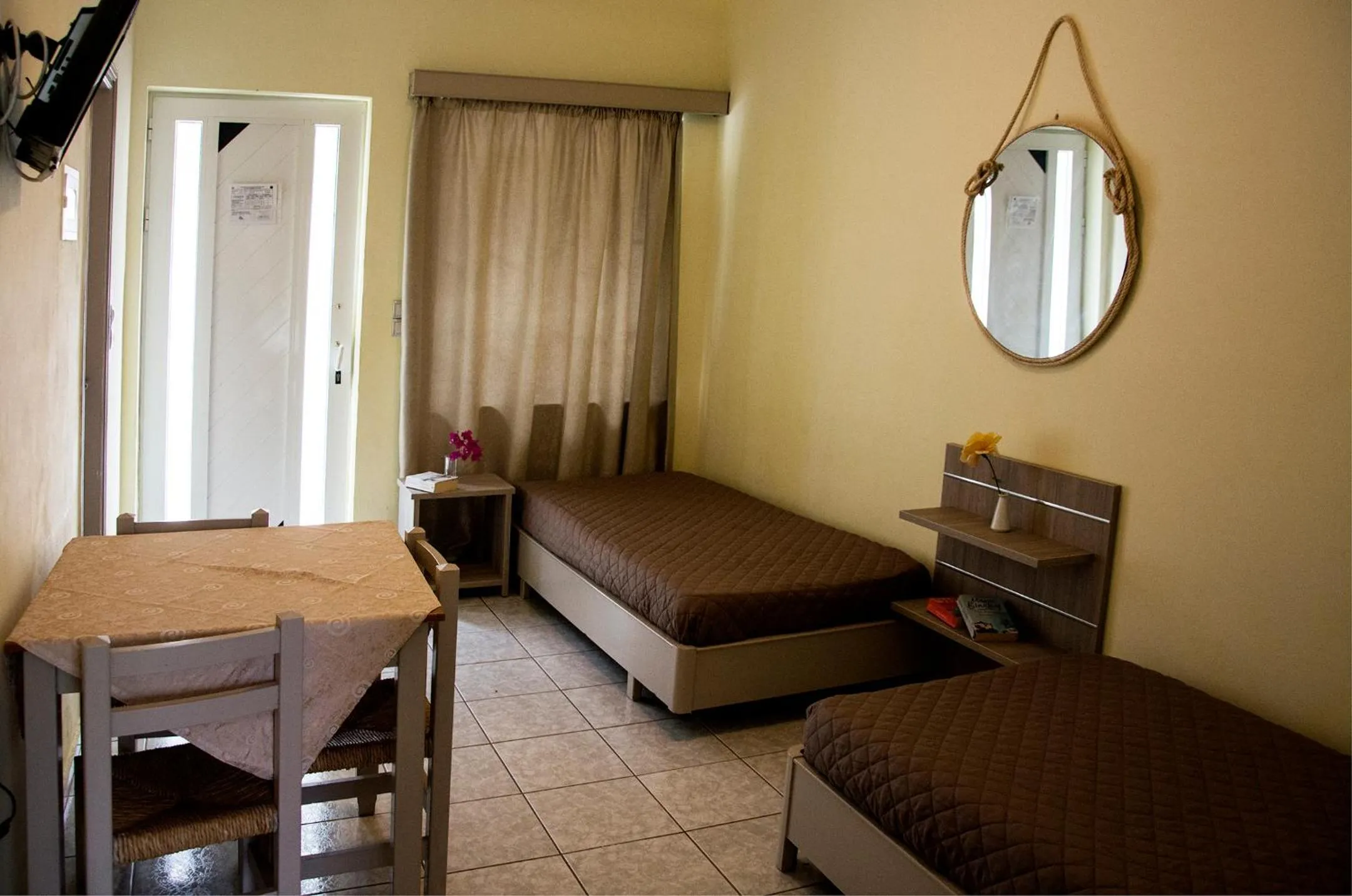 Living room, Bed in Alkion