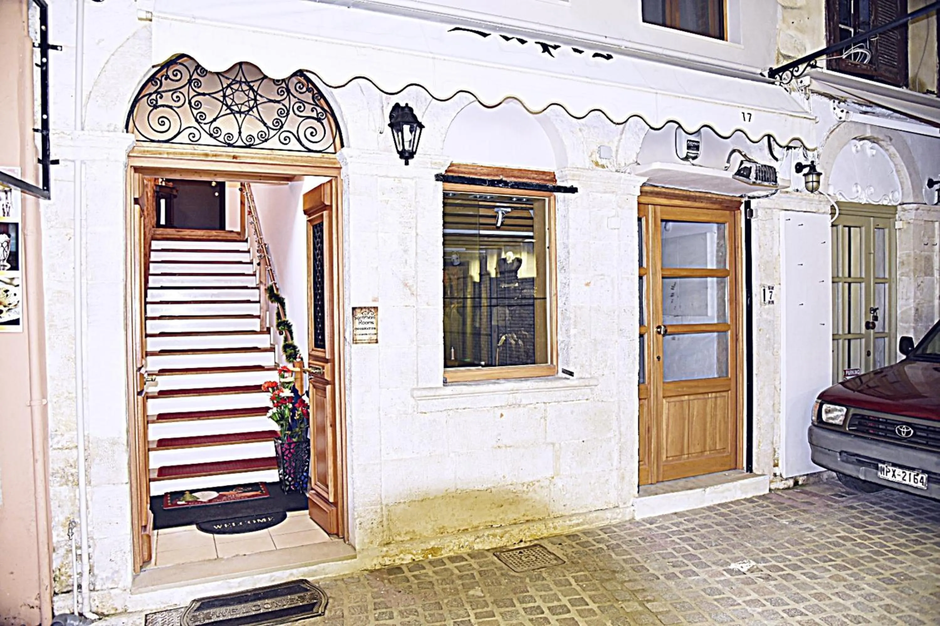 Facade/entrance in Santrivani Rooms