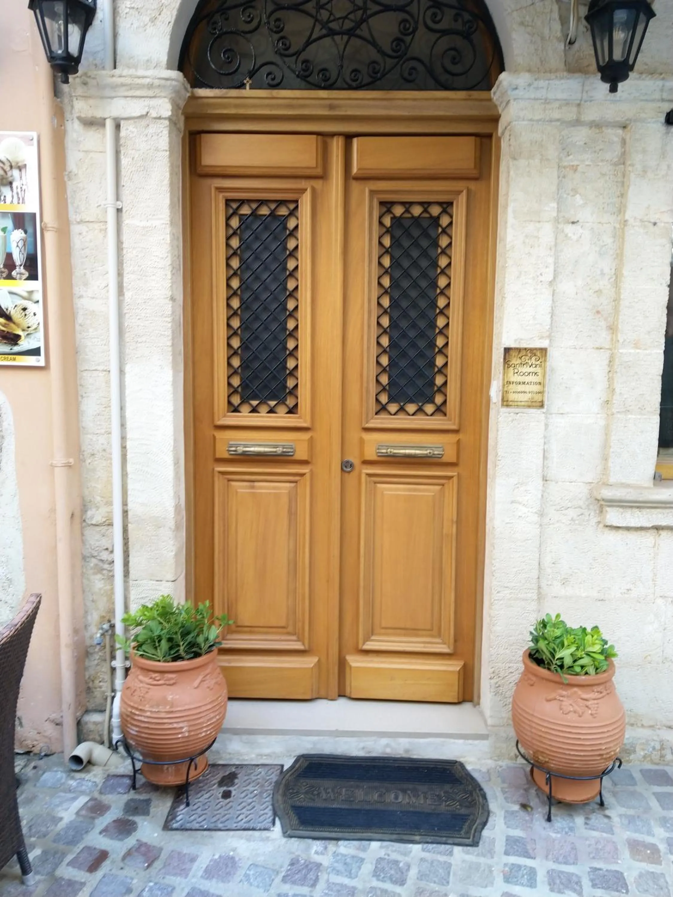 Facade/entrance in Santrivani Rooms