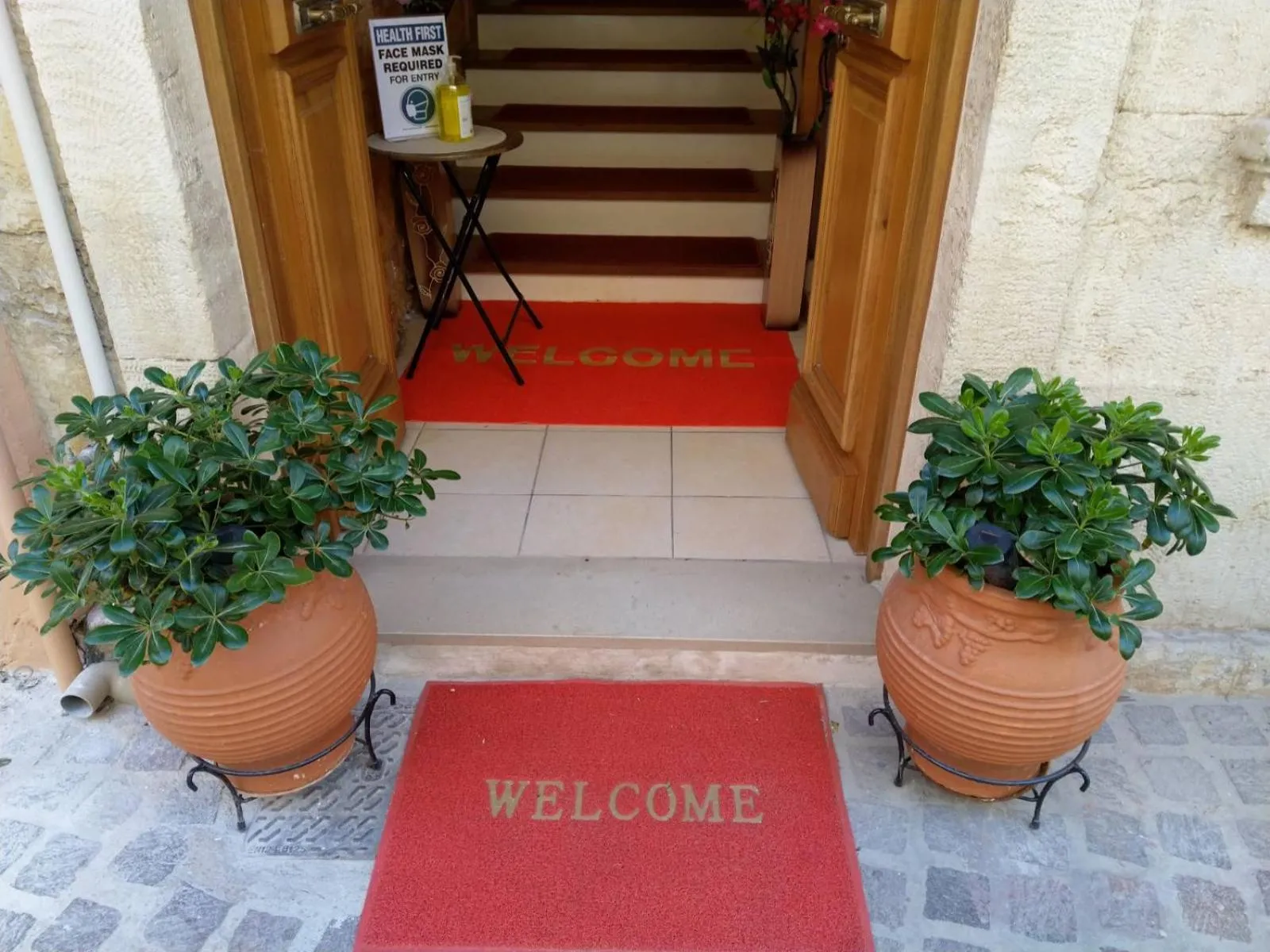 Facade/entrance in Santrivani Rooms