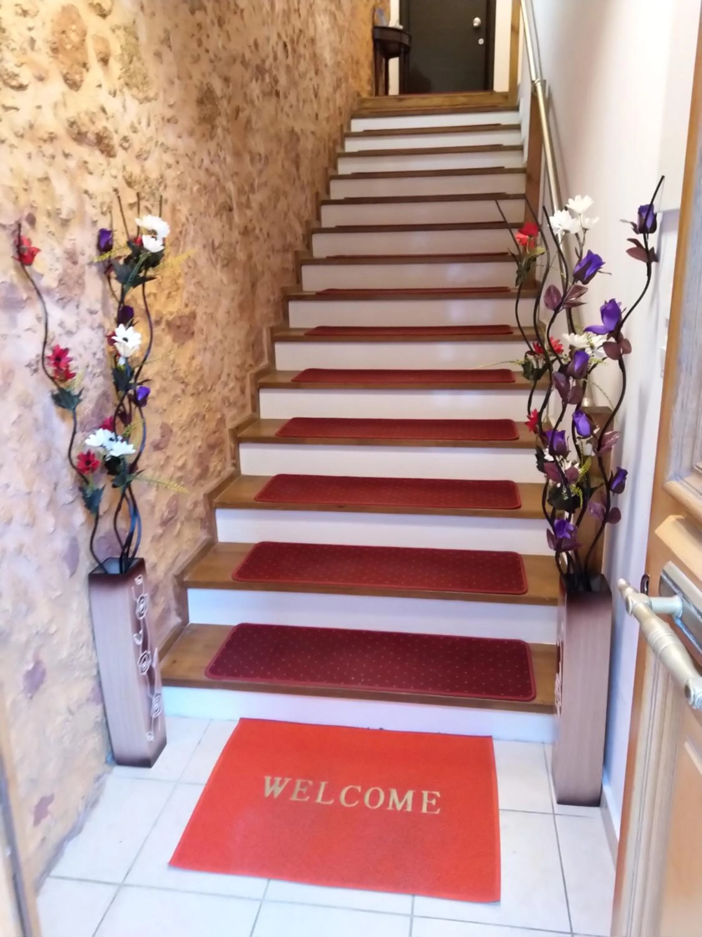 Facade/entrance in Santrivani Rooms