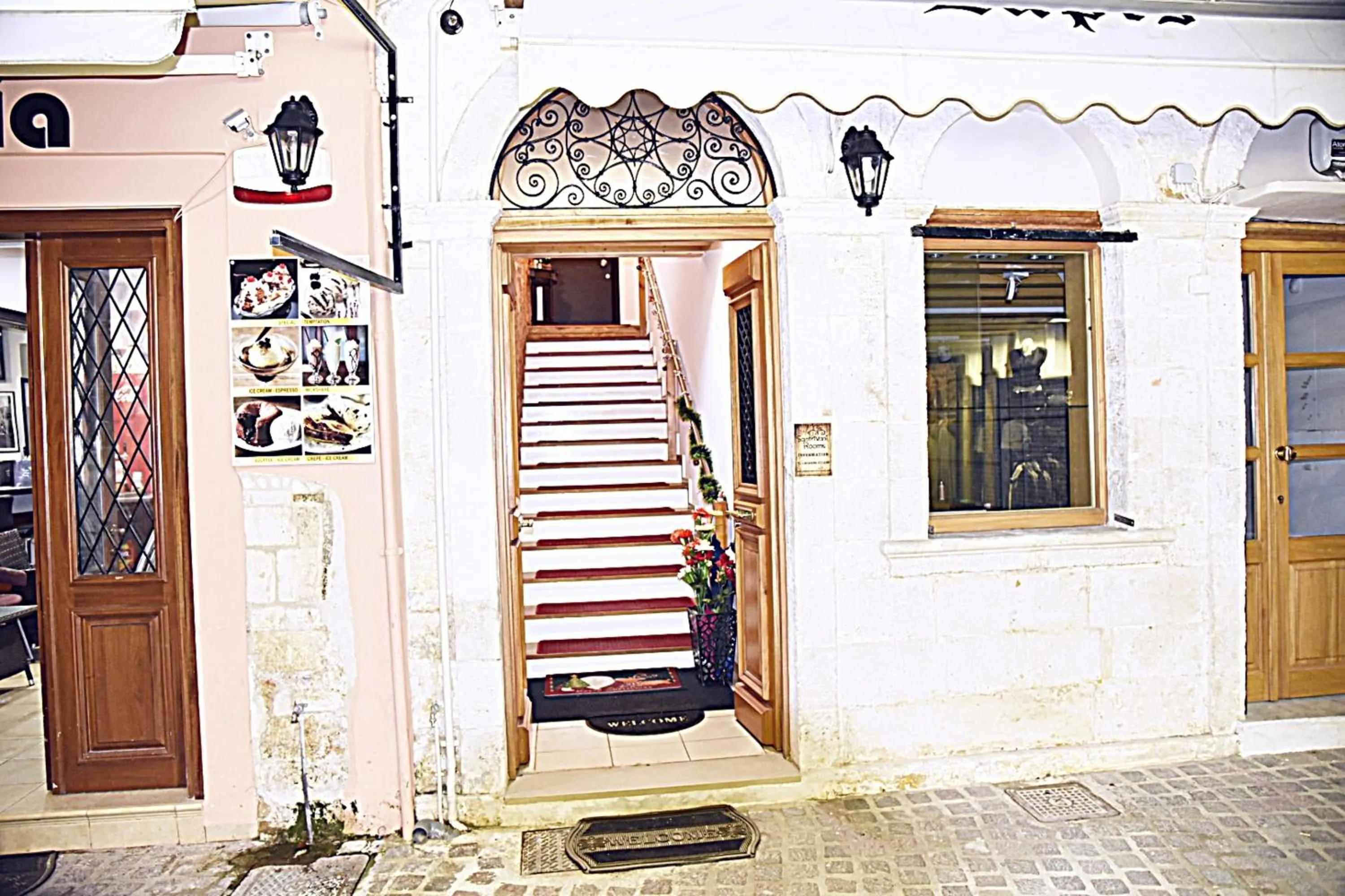 Facade/entrance in Santrivani Rooms