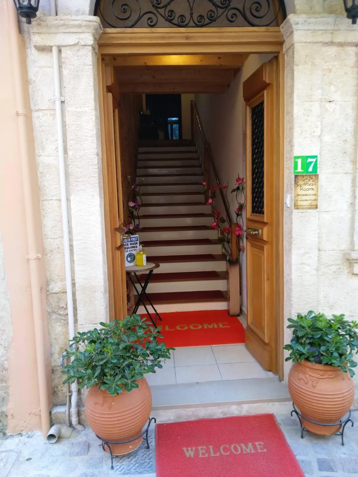 Facade/entrance in Santrivani Rooms