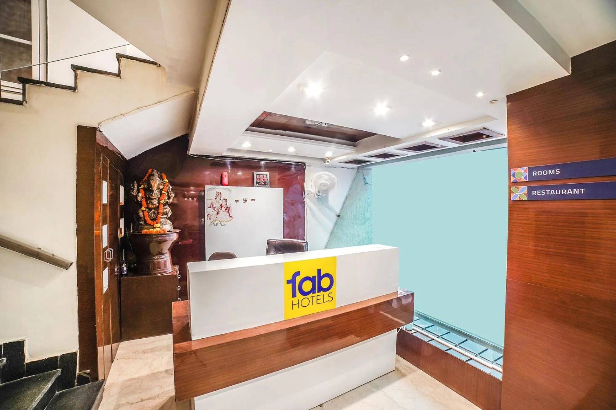 Lobby or reception in FabHotel Johri Regency