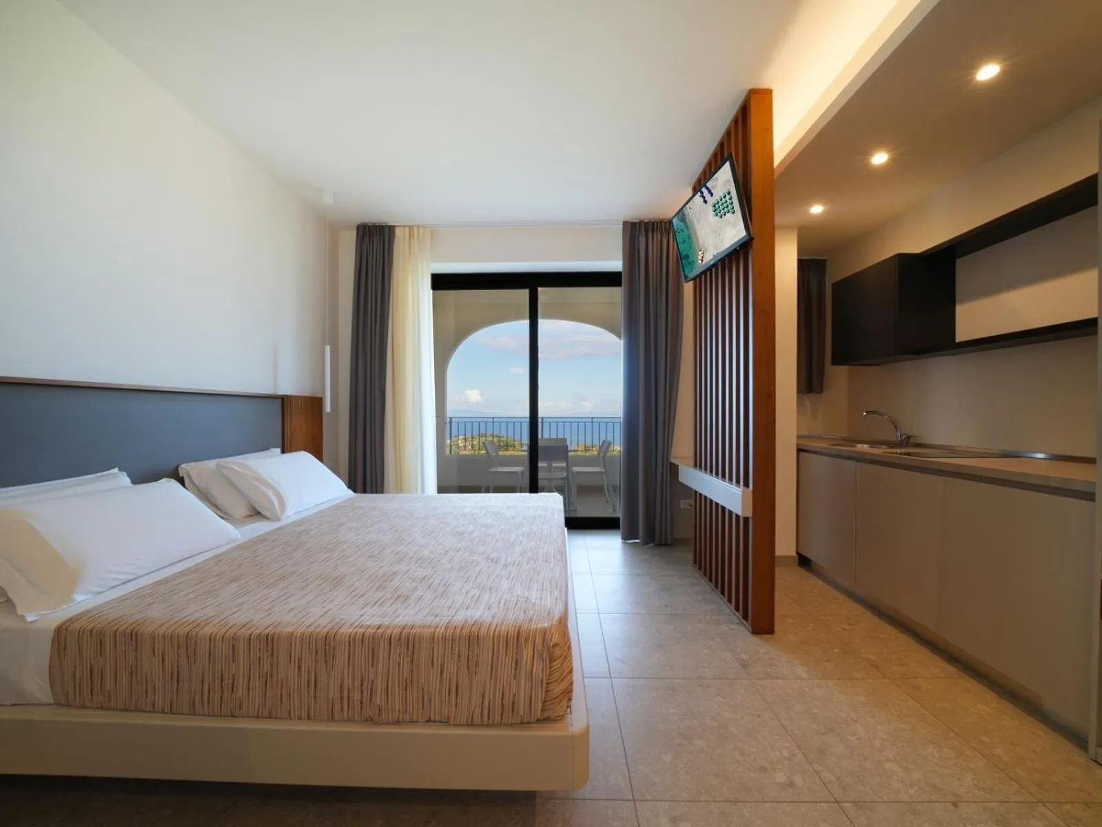 View (from property/room), Bed in LUZIA AGRIRESORT - Piscina Idromassaggio con Vista Mare Aperta fino alle ore 23-00