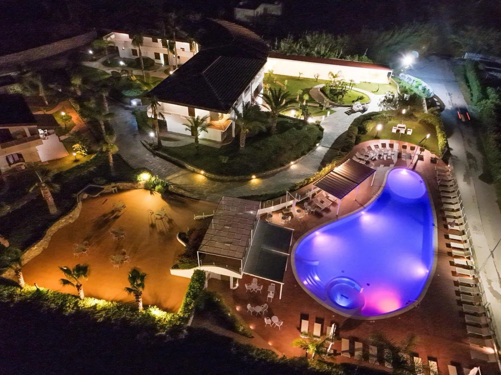 Restaurant/places to eat in LUZIA AGRIRESORT - Piscina Idromassaggio con Vista Mare Aperta fino alle ore 23-00